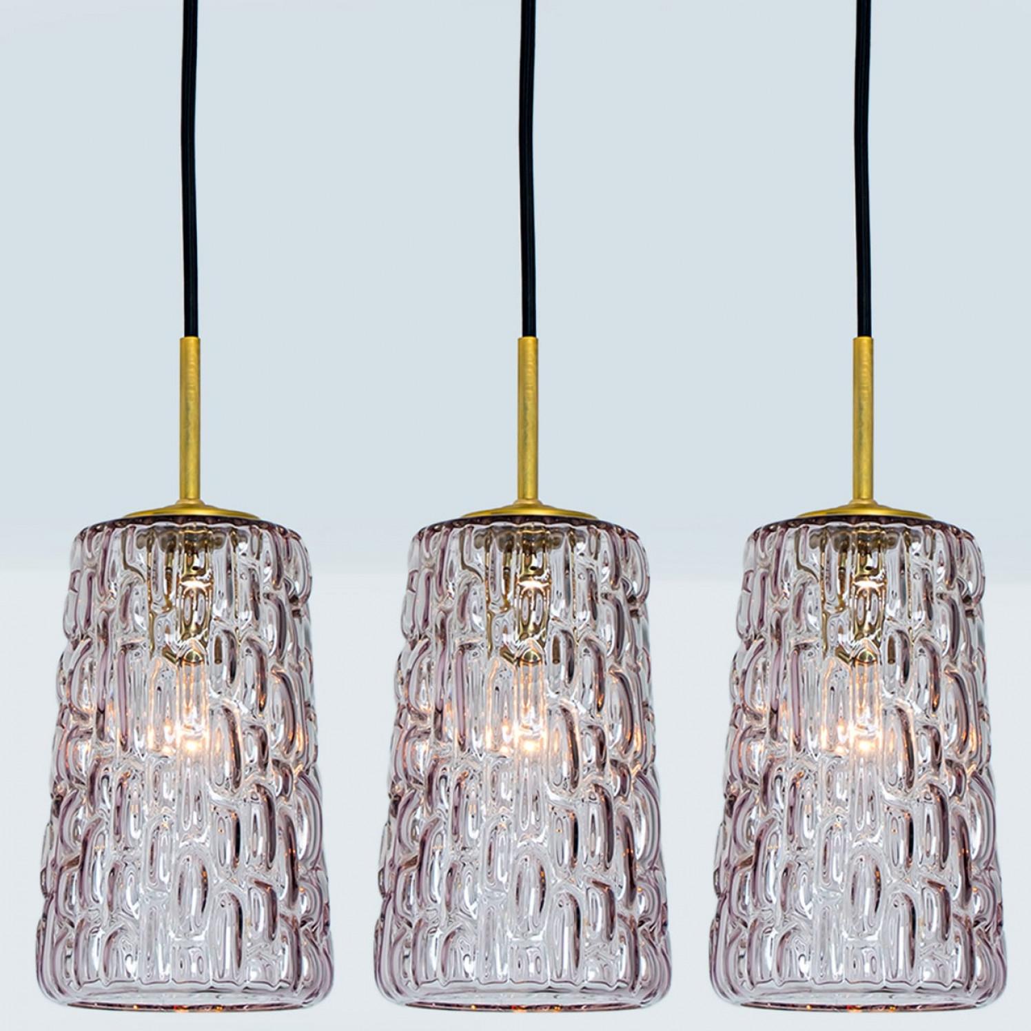 Varias lámparas colgantes de cristal morado al estilo de Kalmar, años 50 en venta 5