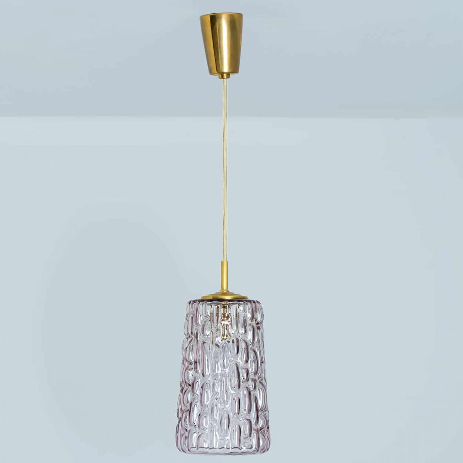 Varias lámparas colgantes de cristal morado al estilo de Kalmar, años 50 en venta 8