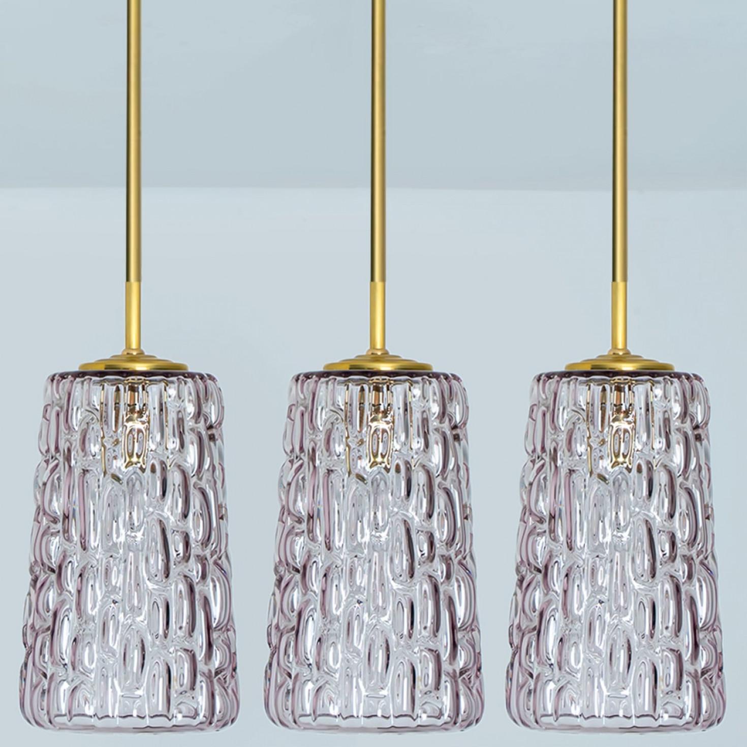 Varias lámparas colgantes de cristal morado al estilo de Kalmar, años 50 en venta 1