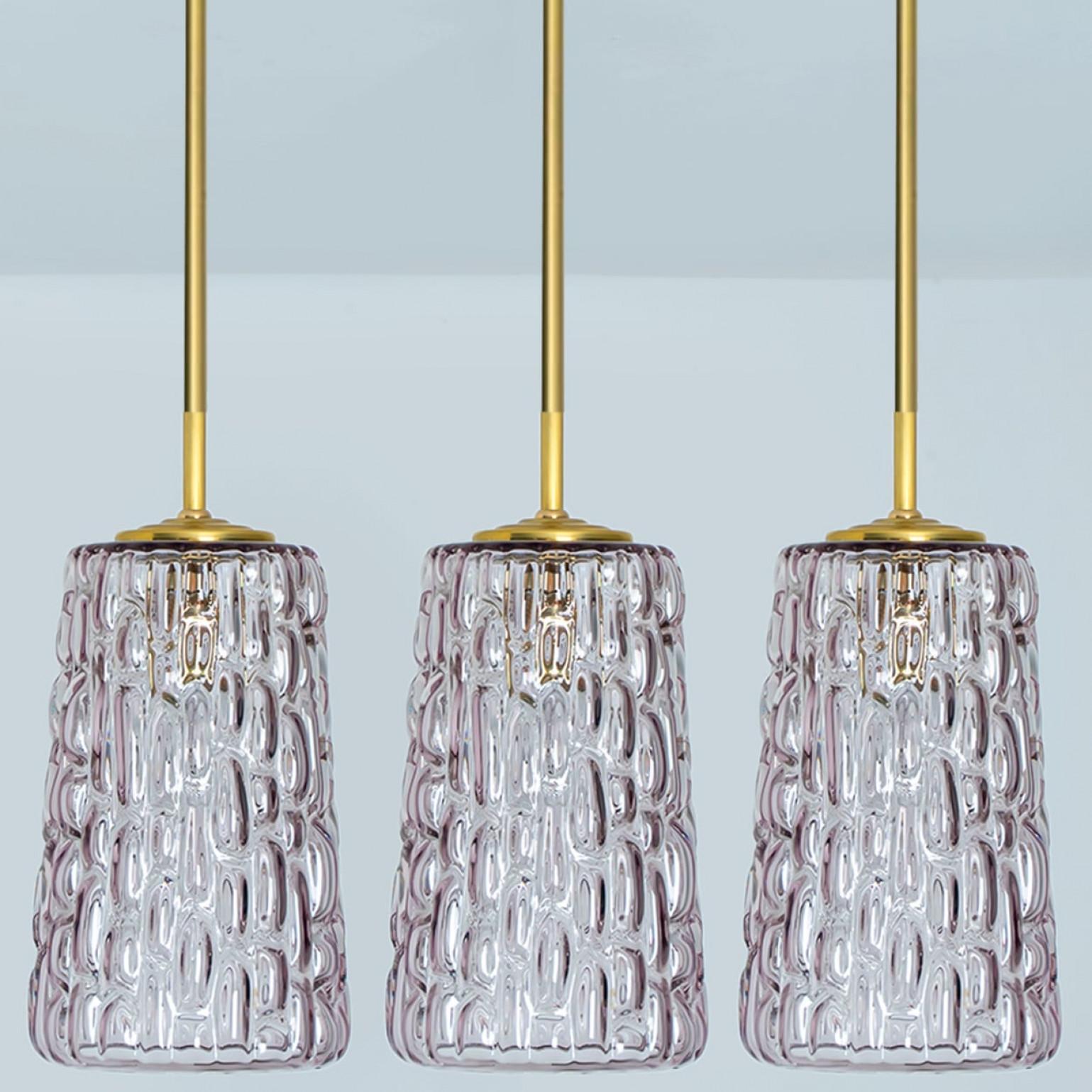 Varias lámparas colgantes de cristal morado al estilo de Kalmar, años 50 en venta 1