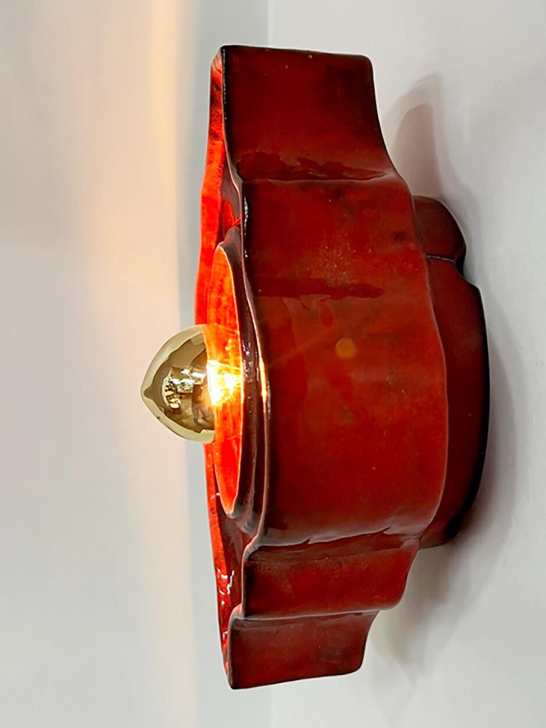 Plusieurs lampes murales mixtes de tonalité rouge en céramique émaillée, 1970 en vente 7