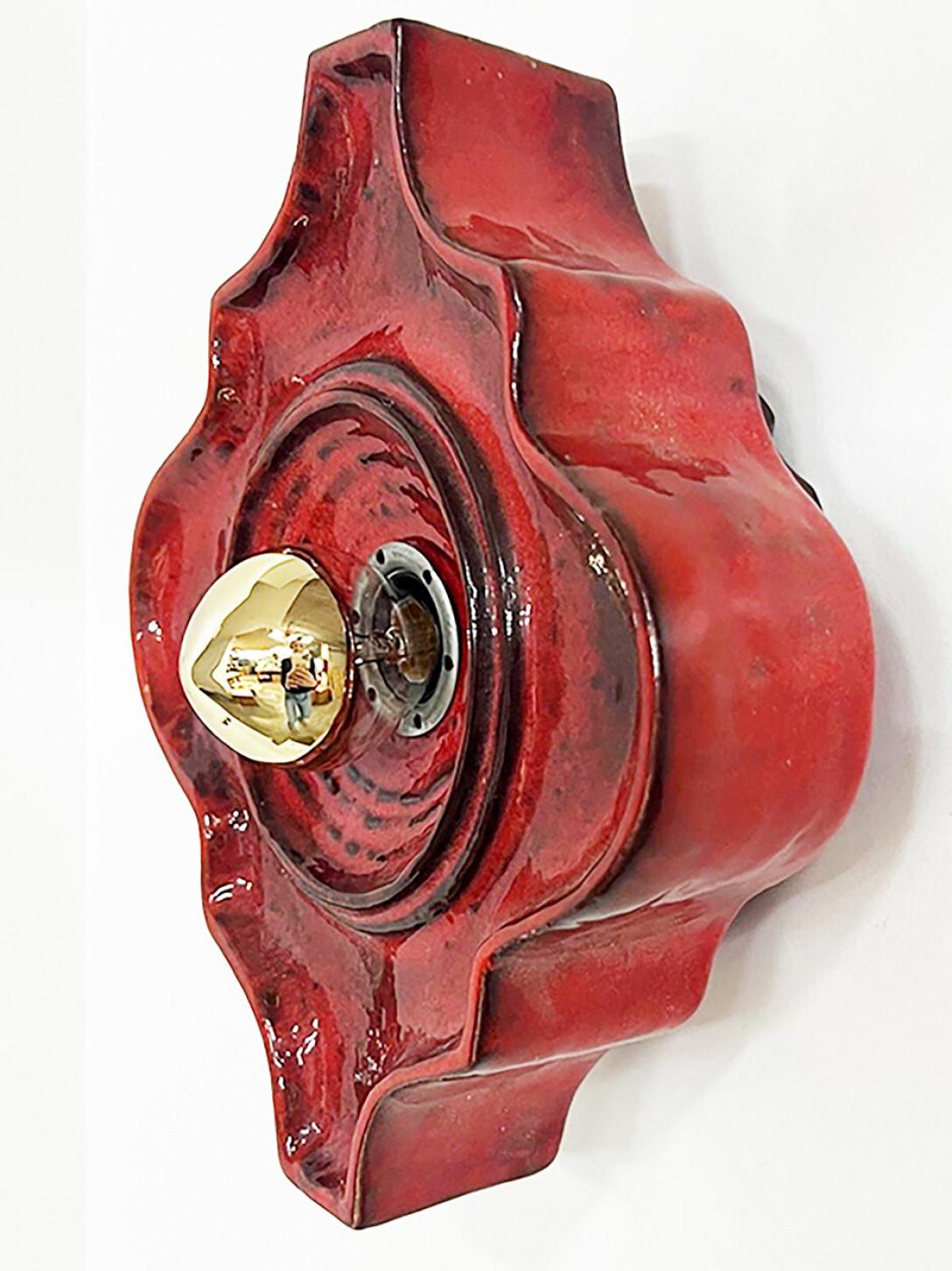 Plusieurs lampes murales mixtes de tonalité rouge en céramique émaillée, 1970 en vente 11