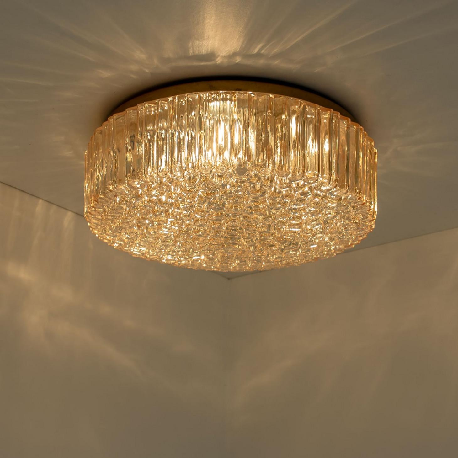 Mehrere runde Wandleuchten aus bernsteinfarbenem Strukturglas, Limburg, 1970 im Angebot 8