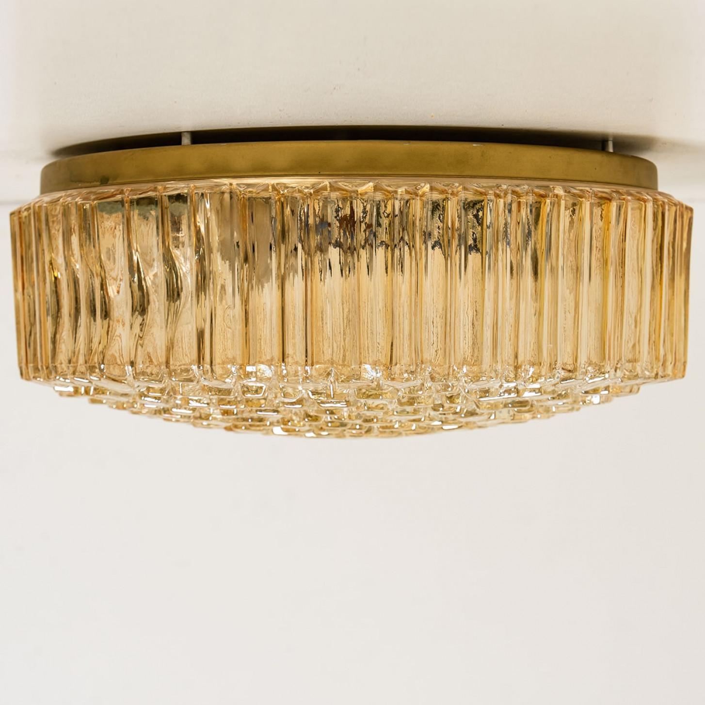 Mehrere runde Wandleuchten aus bernsteinfarbenem Strukturglas, Limburg, 1970 (Glas) im Angebot