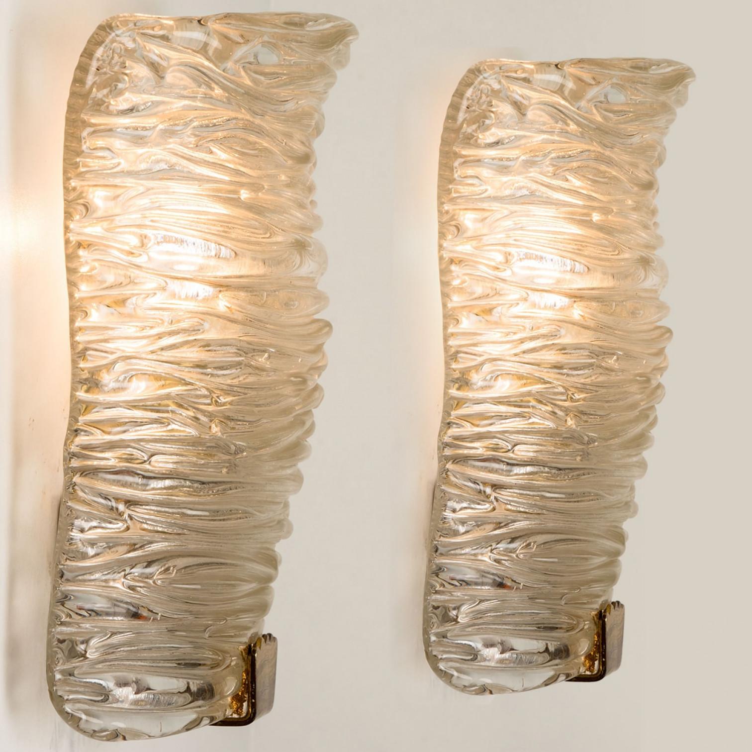 Plusieurs lampes murales en verre massif et en laiton de J.T. Kalmar, 1960 en vente 1