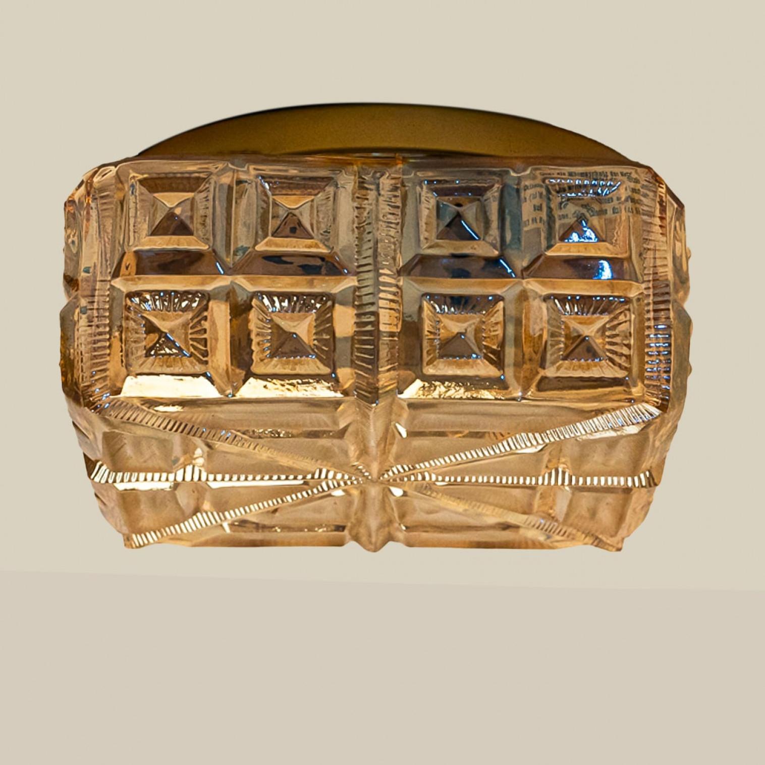 Plusieurs plafonniers carrés en verre ambré dans le style de Tynell, 1960 en vente 3