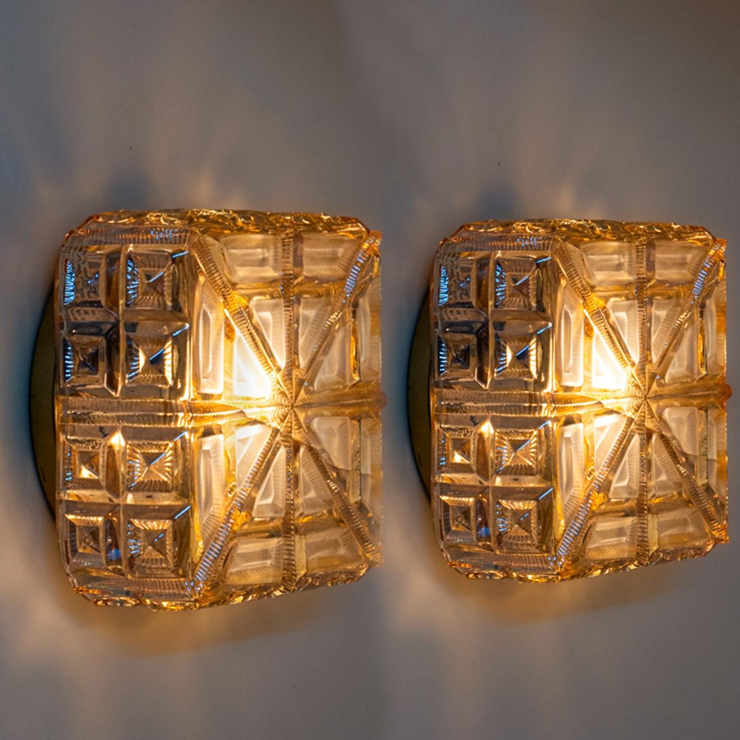 Plusieurs plafonniers carrés en verre ambré dans le style de Tynell, 1960 en vente 10