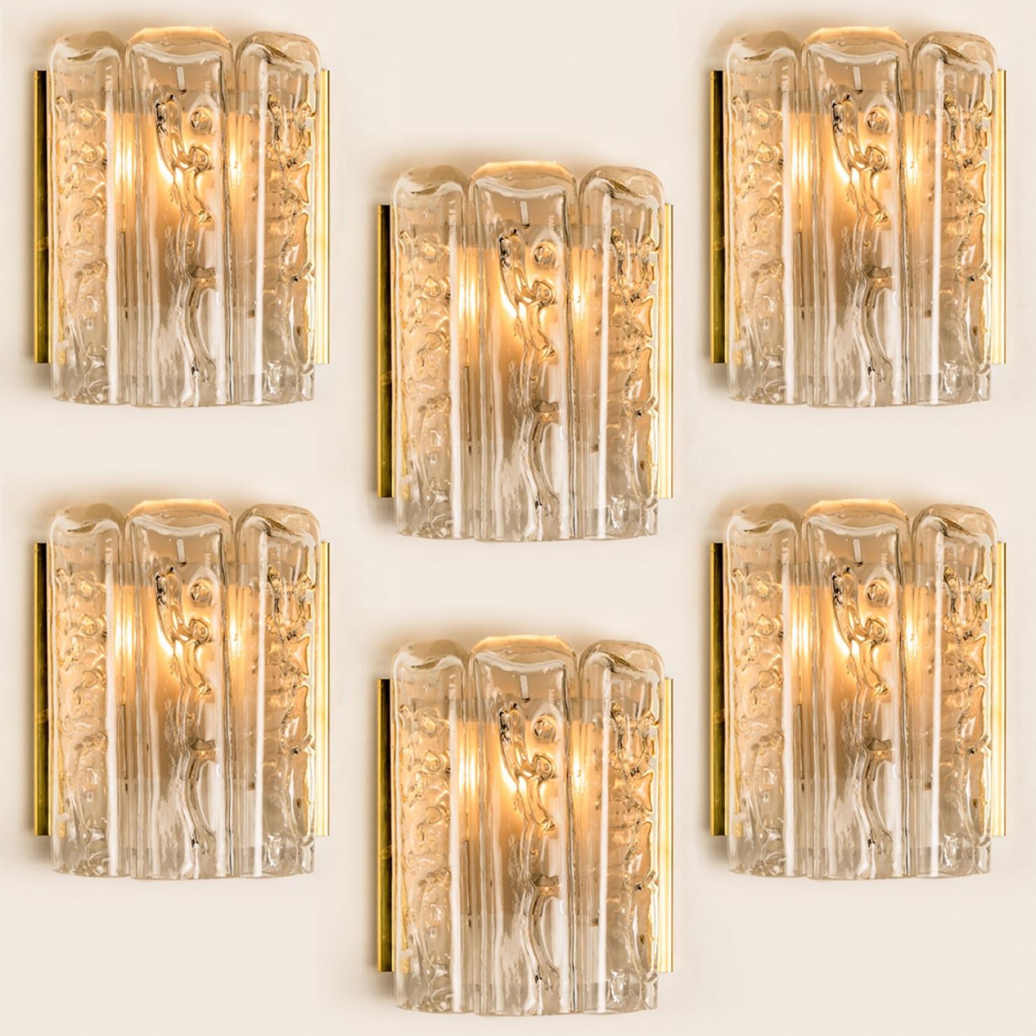 Plusieurs appliques murales structurées en verre soufflé et laiton de Doria, 1960 en vente 5