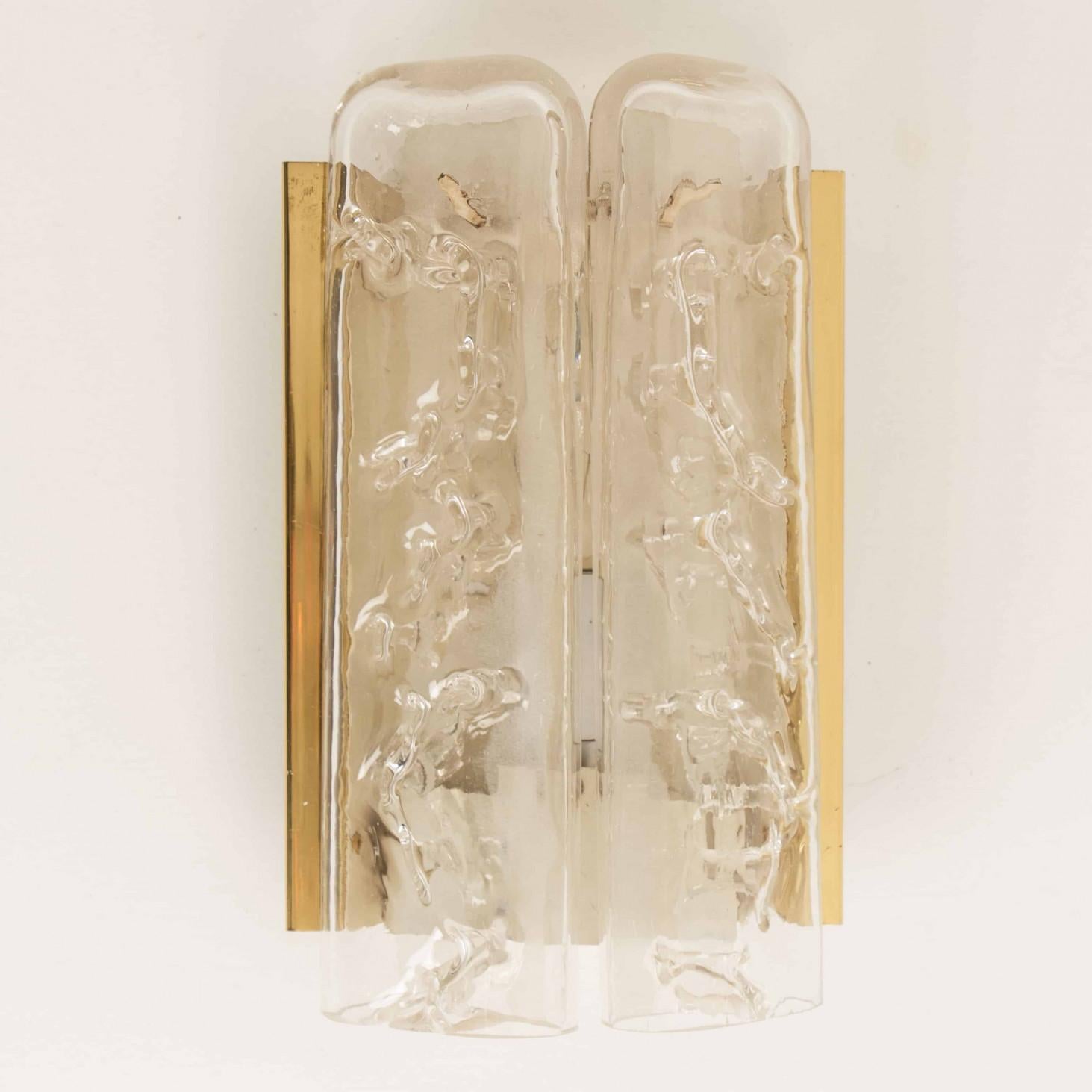 Mehrere strukturierte Wandleuchter aus geblasenem Glas und Messing von Doria, 1960 (Gemalt) im Angebot