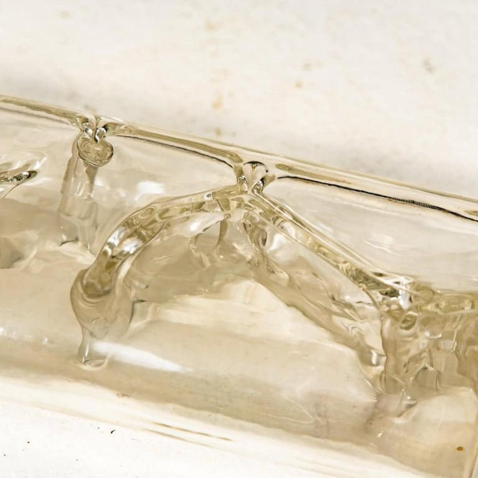 Mehrere strukturierte Wandleuchter aus geblasenem Glas und Messing von Doria, 1960 im Zustand „Gut“ im Angebot in Rijssen, NL
