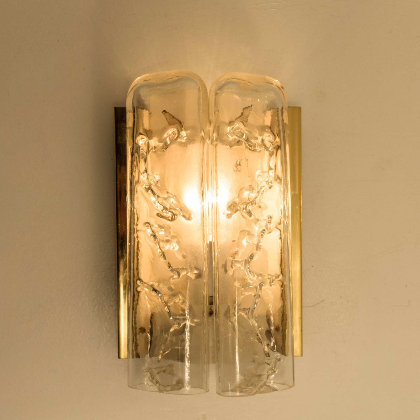 Mehrere strukturierte Wandleuchter aus geblasenem Glas und Messing von Doria, 1960 (20. Jahrhundert) im Angebot