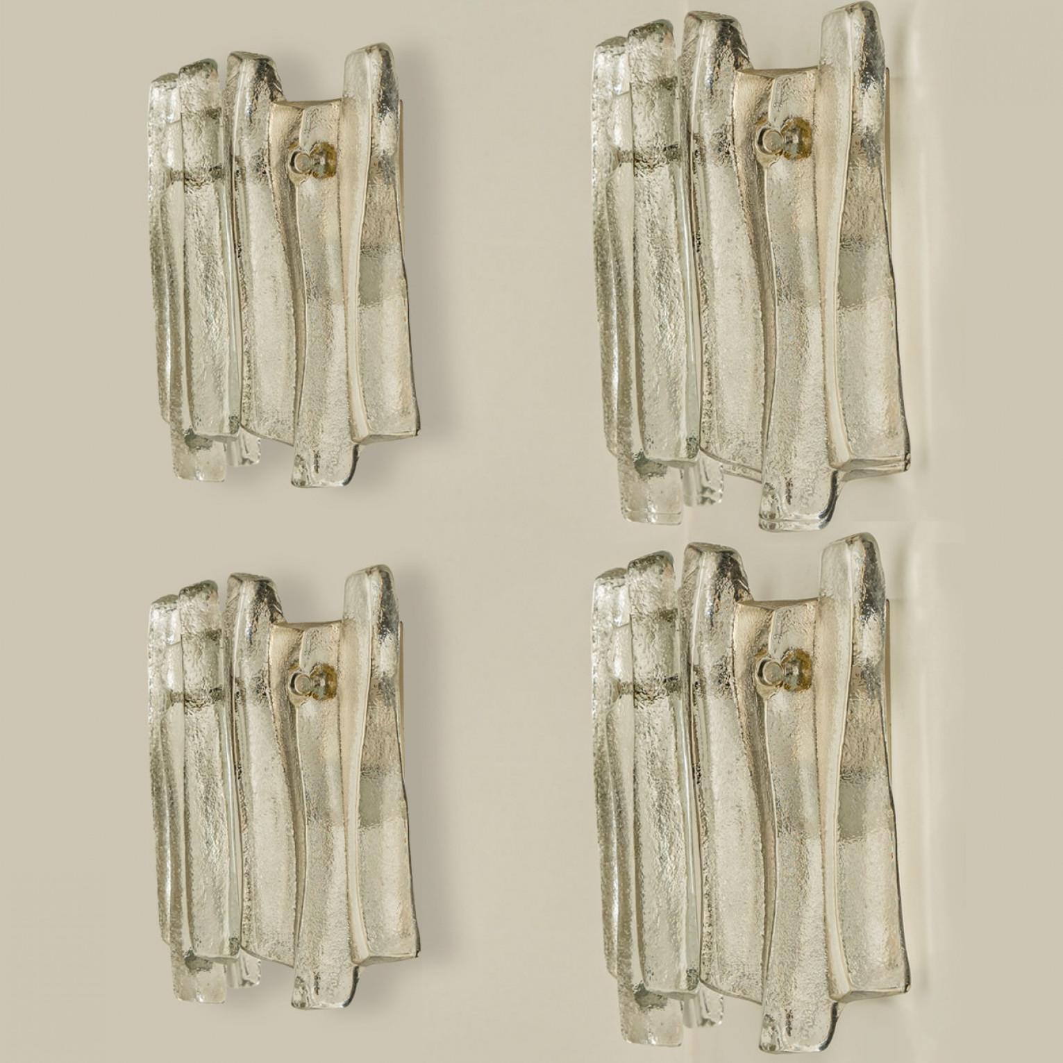 Mid-Century Modern Plusieurs appliques en verre glacé texturé et en chrome Kalmar Lighting, 1970 en vente