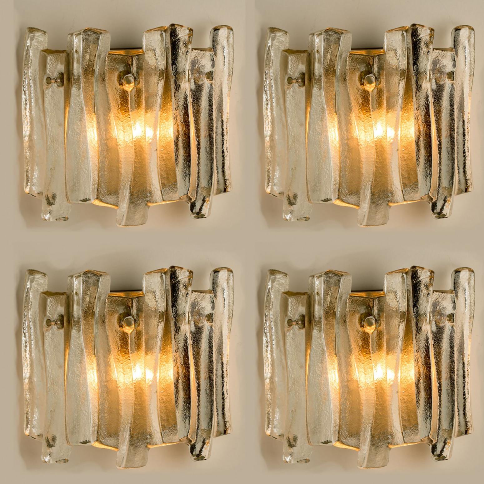 Varios apliques de cristal helado texturado y cromo Kalmar, 1970 Austríaco en venta