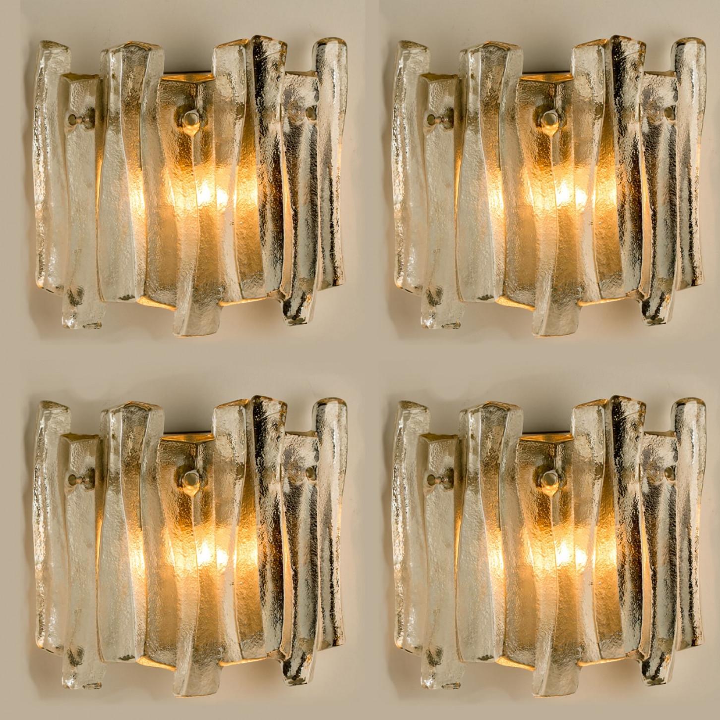 Varios apliques de cristal helado texturado y cromo Kalmar, 1970 Otro en venta