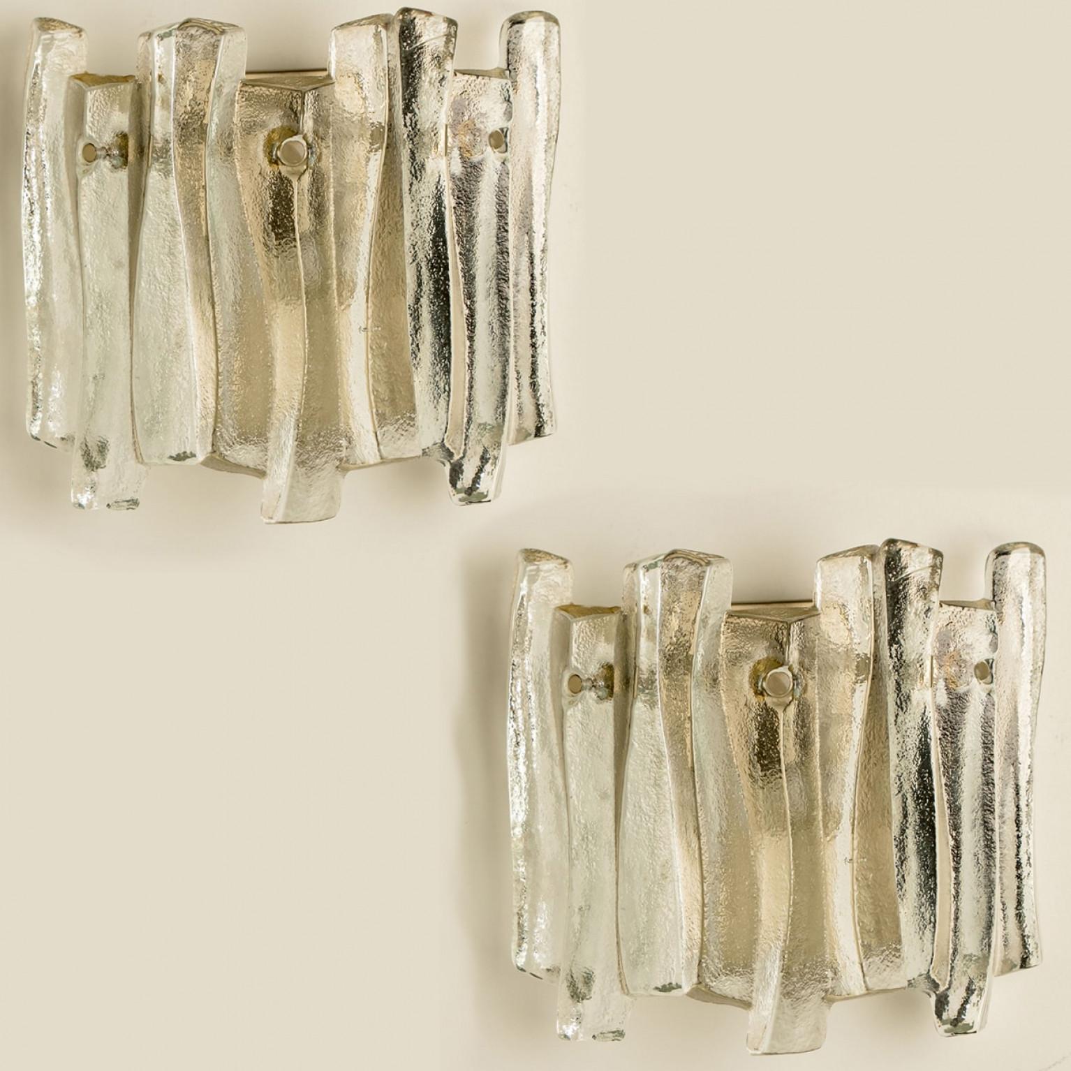 Varios apliques de cristal helado texturado y cromo Kalmar, 1970 siglo XX en venta
