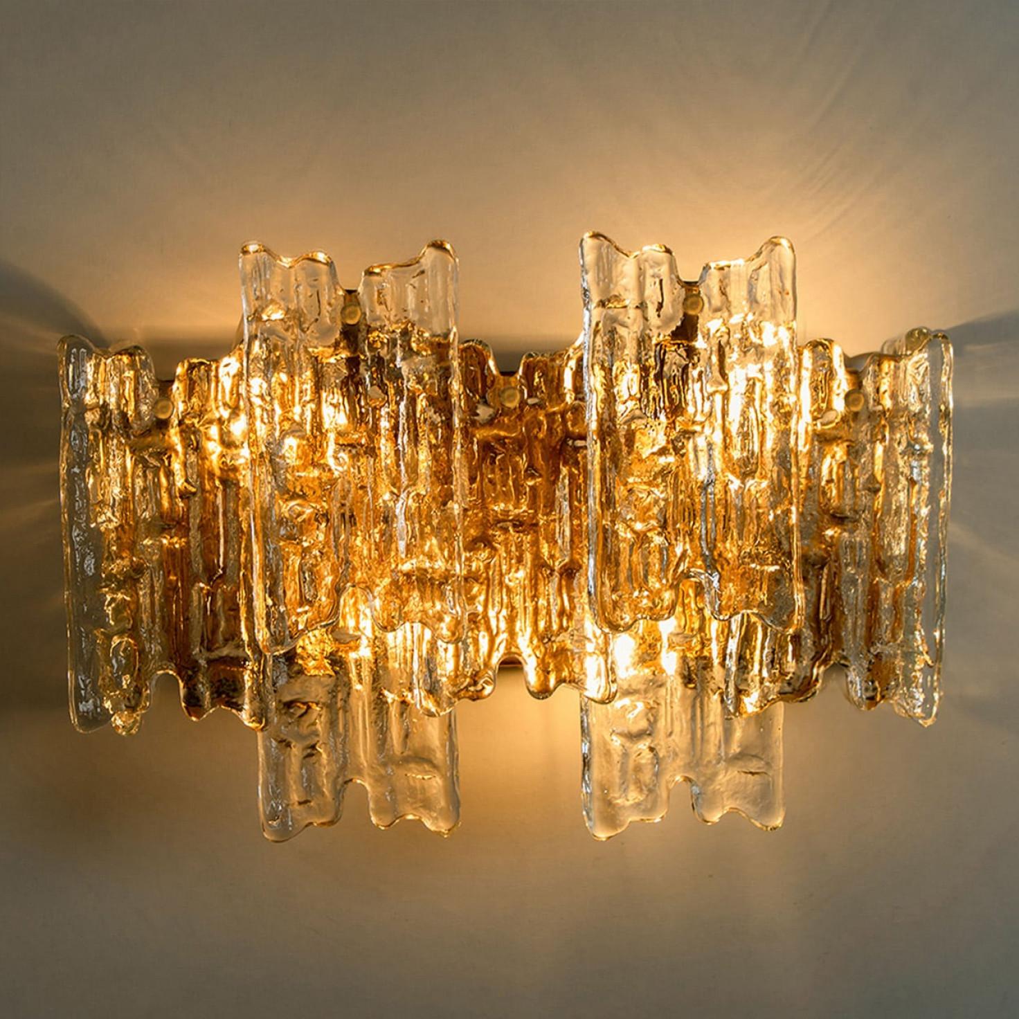 Varios apliques XL de cristal con textura de hielo de Kalmar, 1970 en venta 4