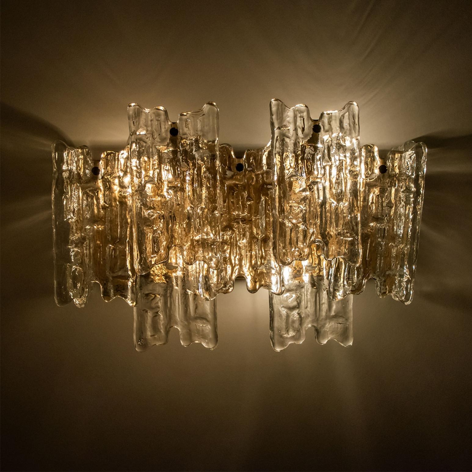Varios apliques XL de cristal con textura de hielo de Kalmar, 1970 en venta 5
