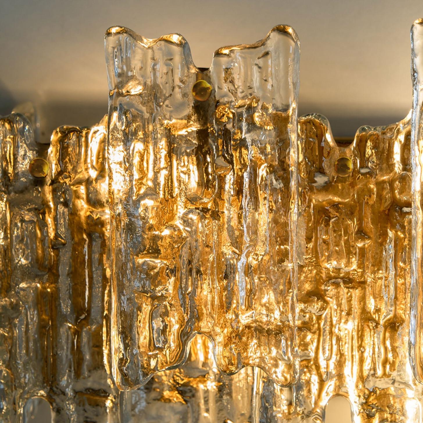 Mehrere XL-Wandleuchten aus strukturiertem Eisglas von Kalmar, 1970 (Sonstiges) im Angebot