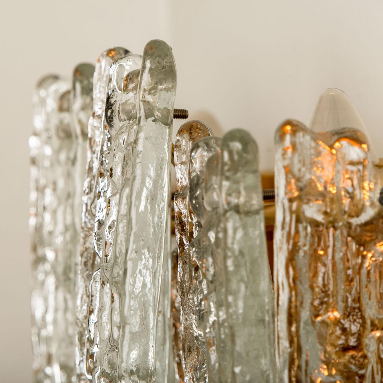 Mehrere XL-Wandleuchten aus strukturiertem Eisglas von Kalmar, 1970 (Messing) im Angebot