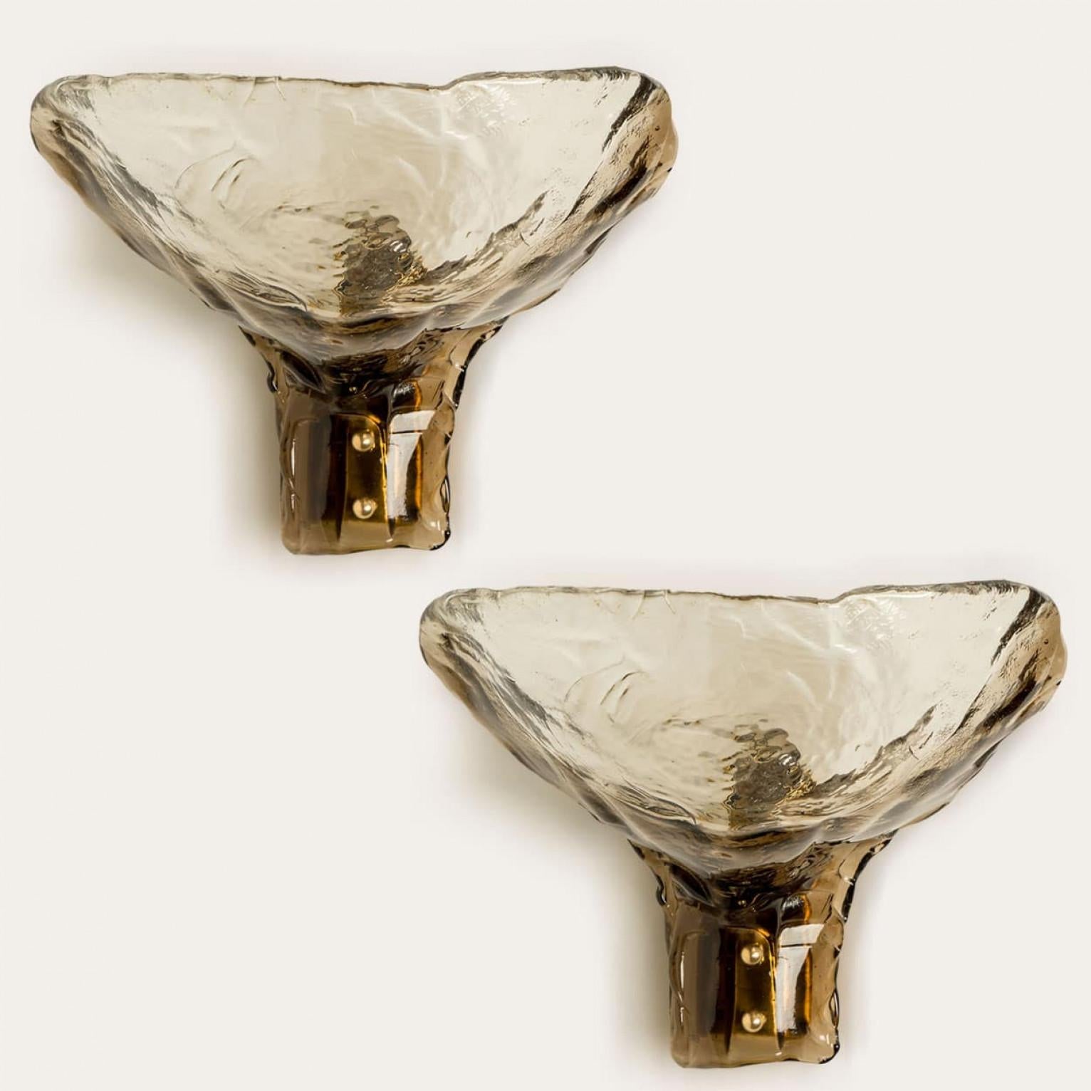 Diverse luci da parete in vetro fumé e ottone di J&T. Kalmar, 1970 in vendita 2