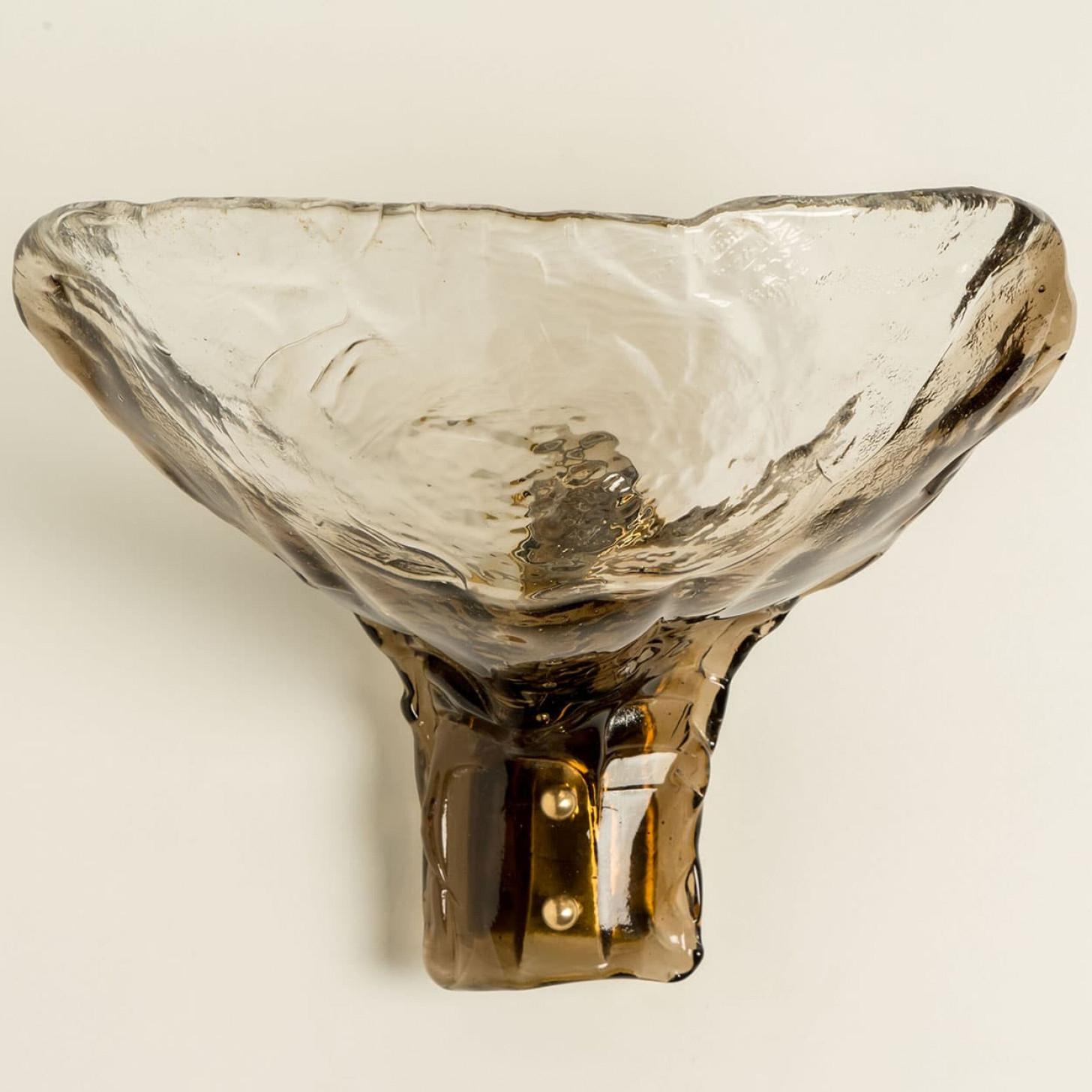 Diverse luci da parete in vetro fumé e ottone di J&T. Kalmar, 1970 in vendita 3