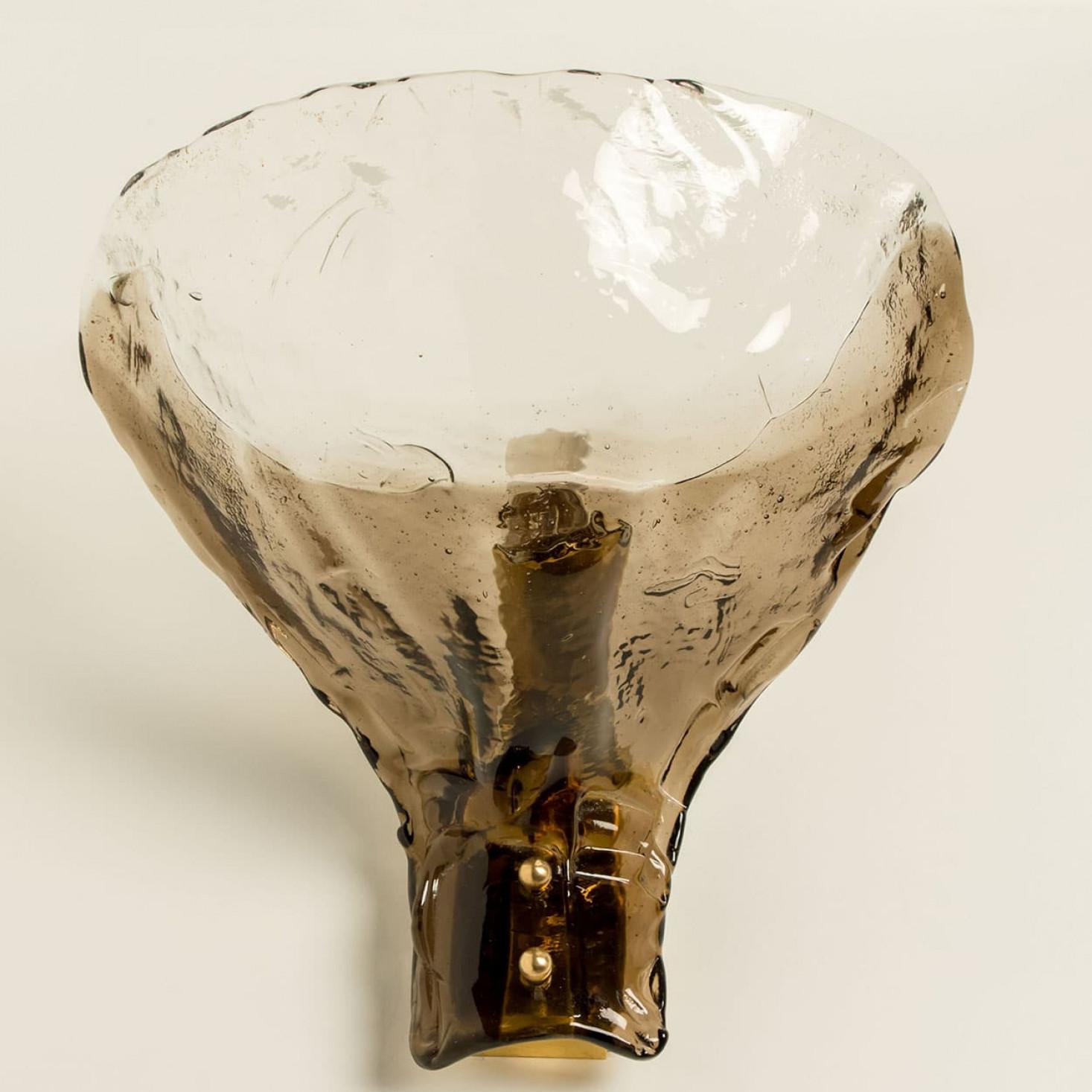 Diverse luci da parete in vetro fumé e ottone di J&T. Kalmar, 1970 in vendita 4