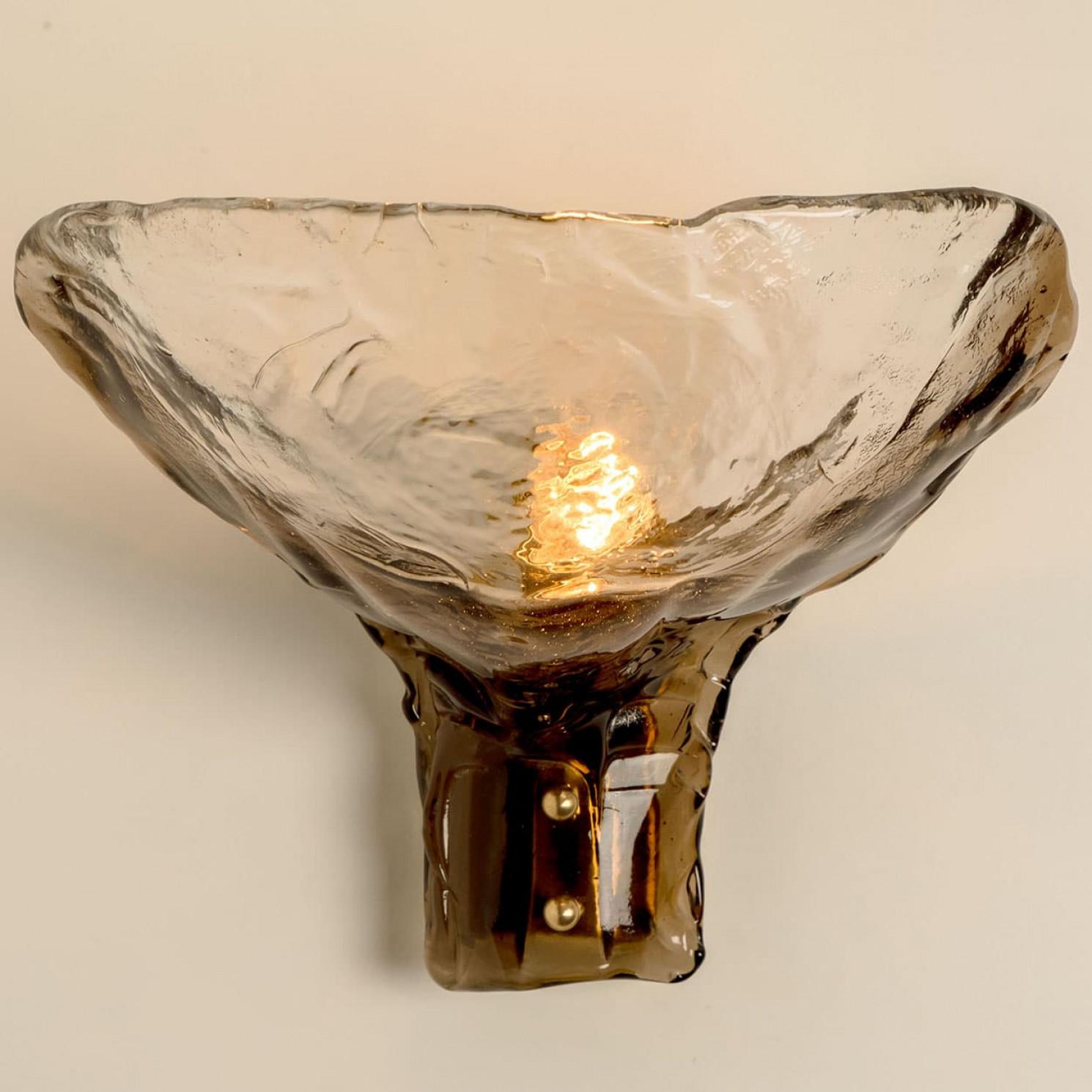 Diverse luci da parete in vetro fumé e ottone di J&T. Kalmar, 1970 in vendita 1