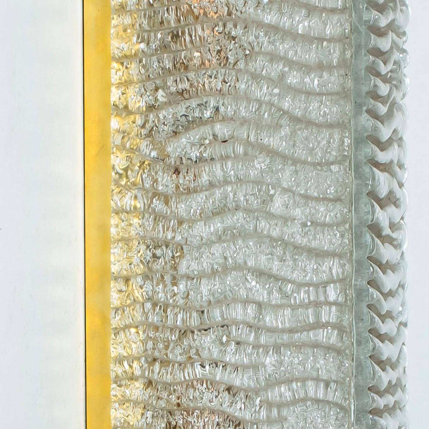 Mehrere XL strukturierte Kaiser Glas und Messing Wall Lights im Angebot 5