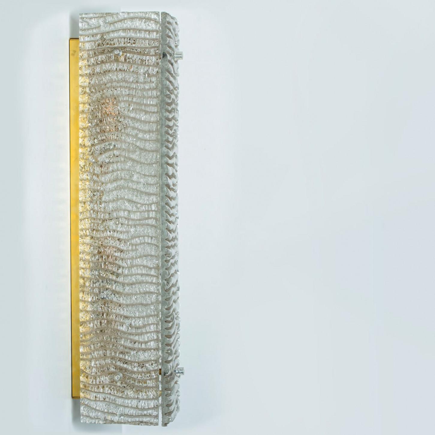 Mehrere XL strukturierte Kaiser Glas und Messing Wall Lights im Angebot 6