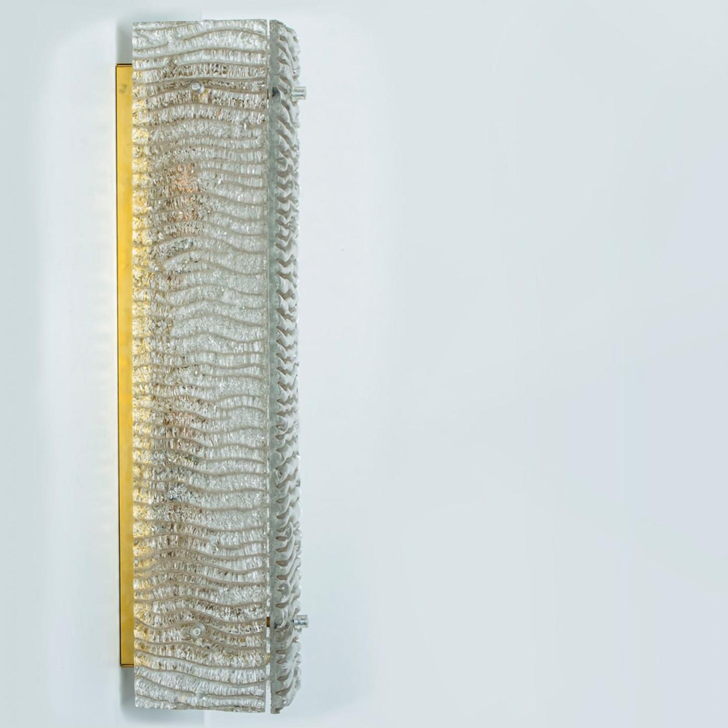 Mehrere XL strukturierte Kaiser Glas und Messing Wall Lights im Angebot 6