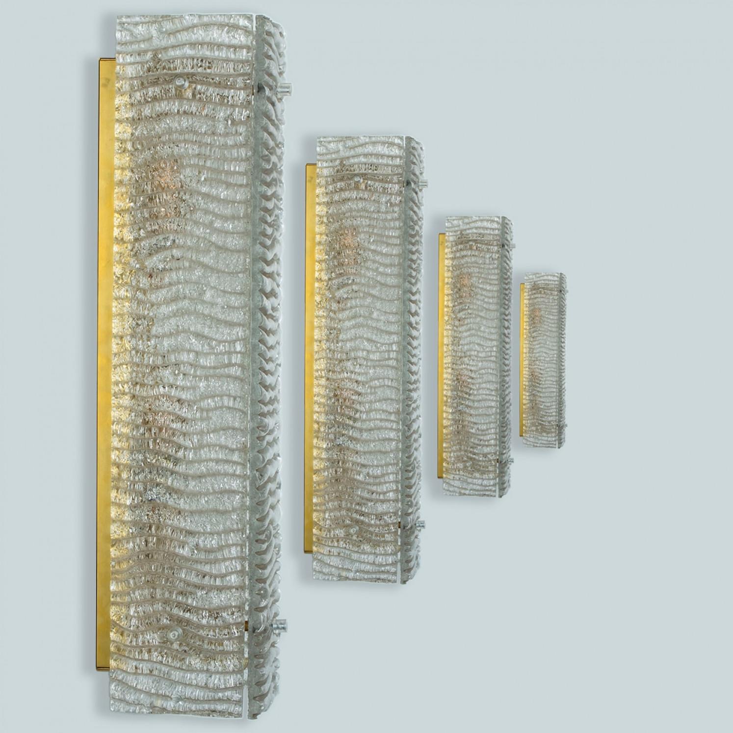 Mehrere XL strukturierte Kaiser Glas und Messing Wall Lights im Angebot 10