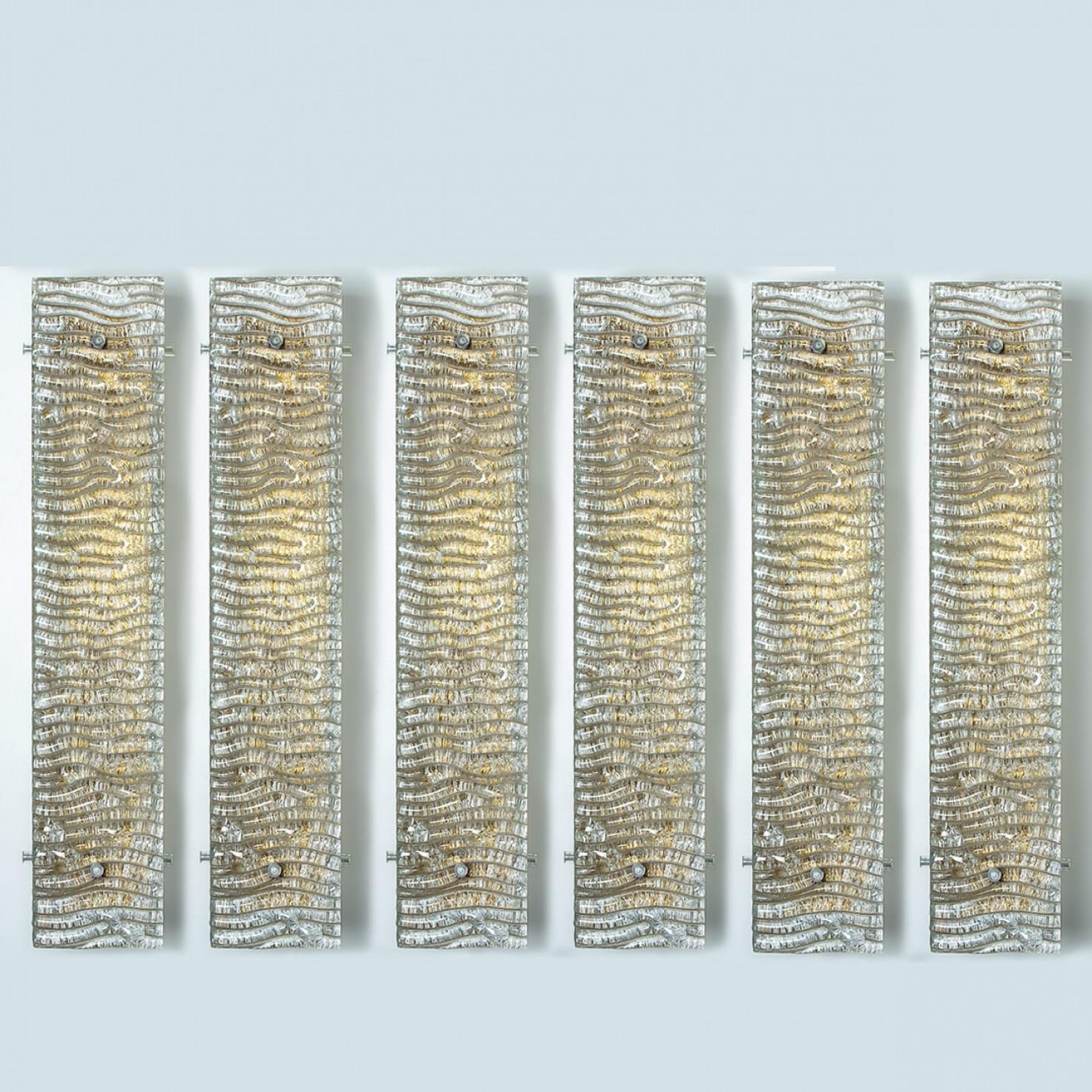 Mehrere XL strukturierte Kaiser Glas und Messing Wall Lights (Deutsch) im Angebot