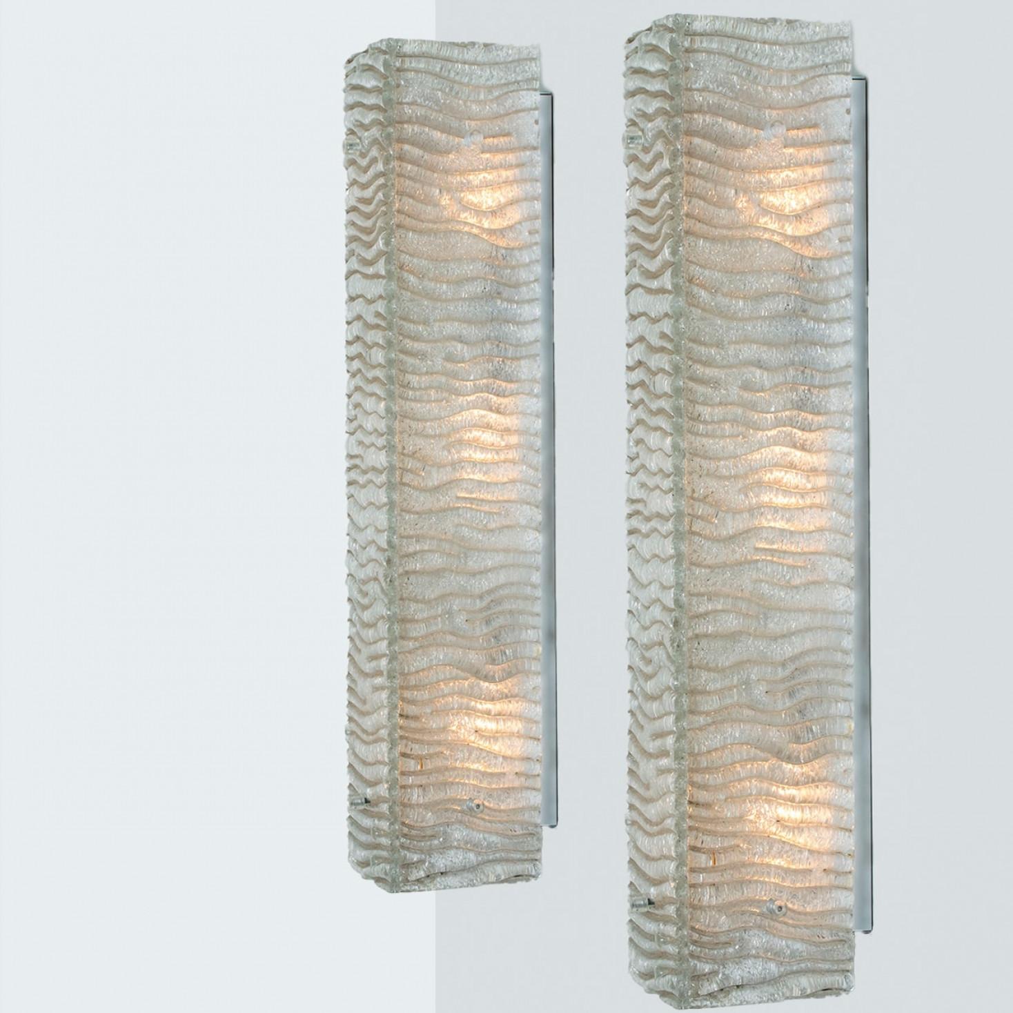 Diverse lampade da parete XL strutturate in vetro Kaiser e metallo bianco in vendita 2