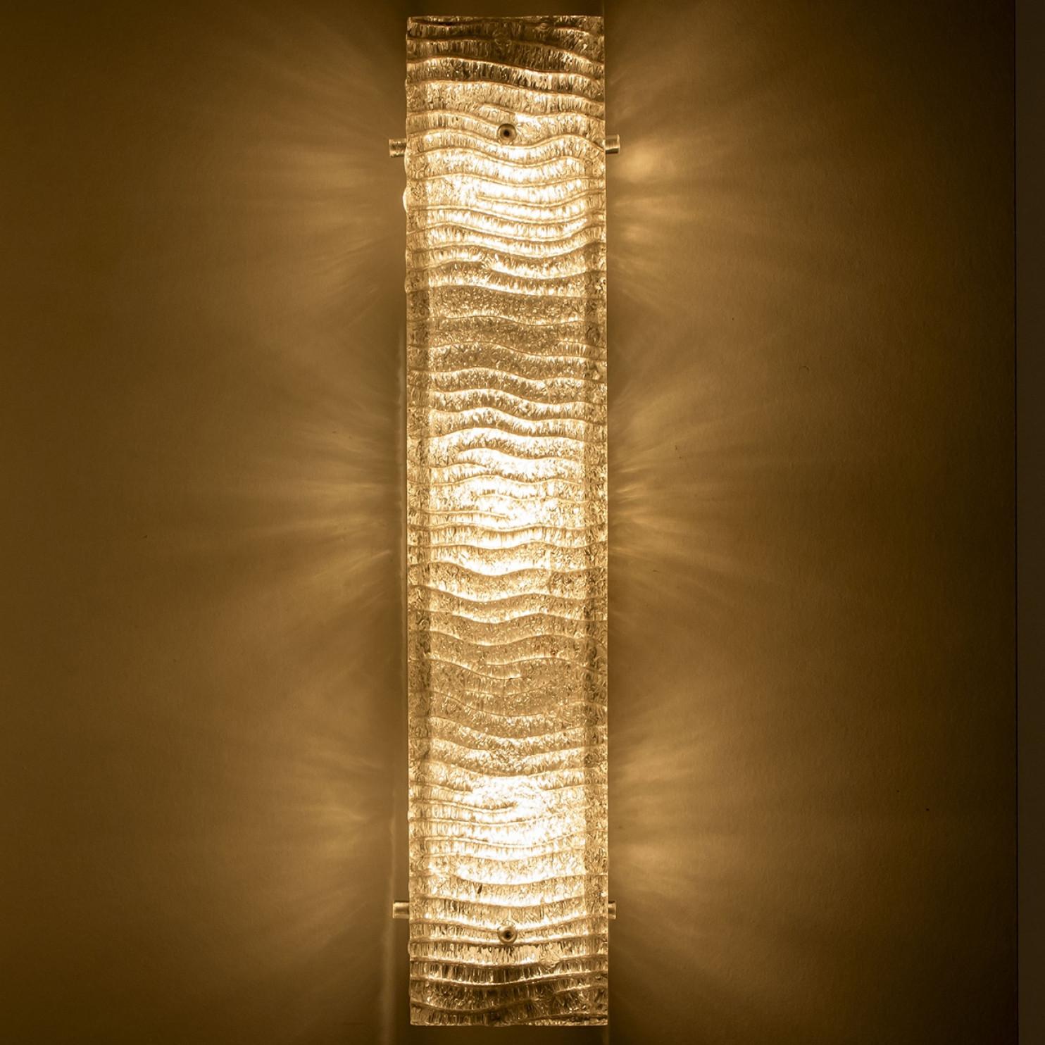 Diverse lampade da parete XL strutturate in vetro Kaiser e metallo bianco in vendita 7