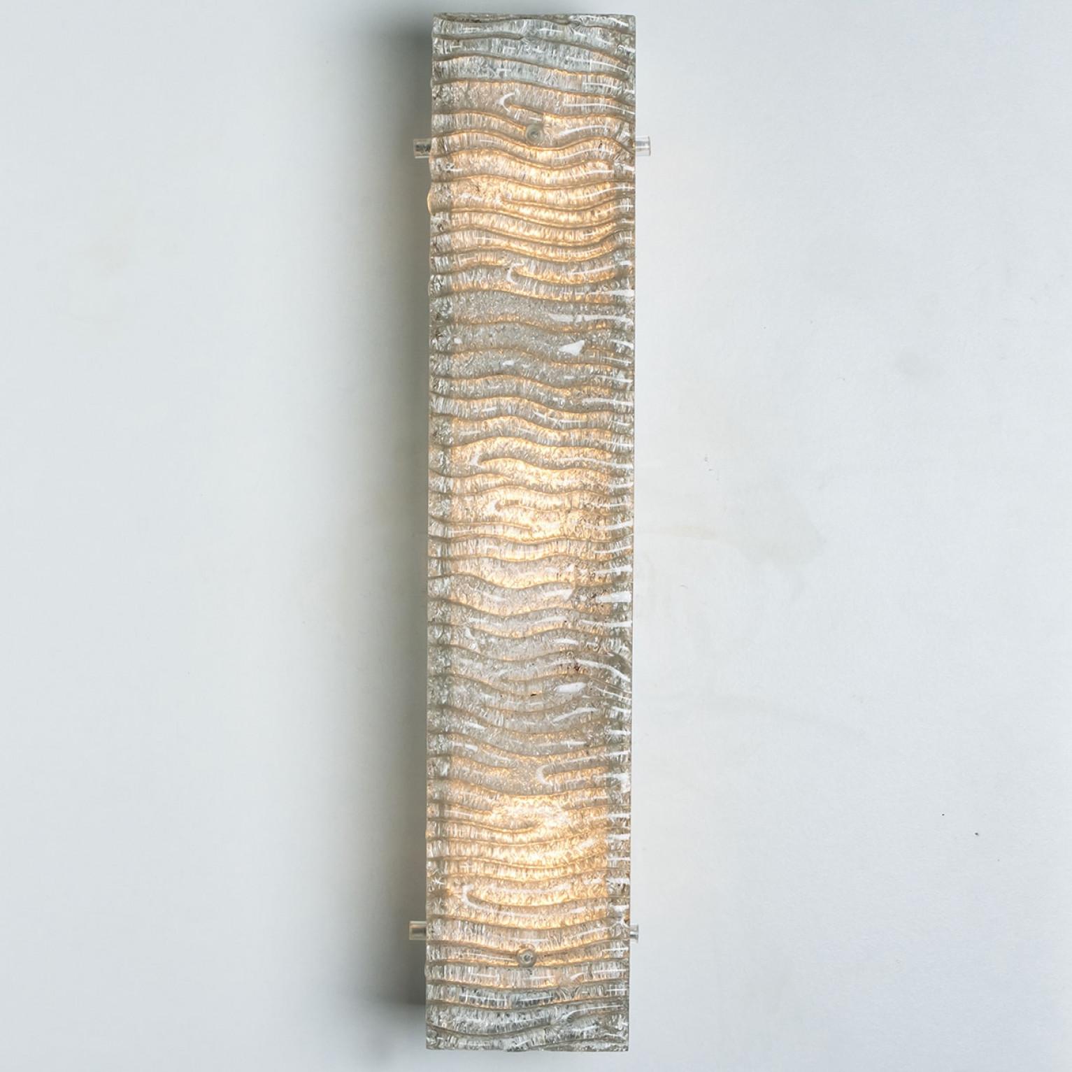Diverse lampade da parete XL strutturate in vetro Kaiser e metallo bianco in vendita 8
