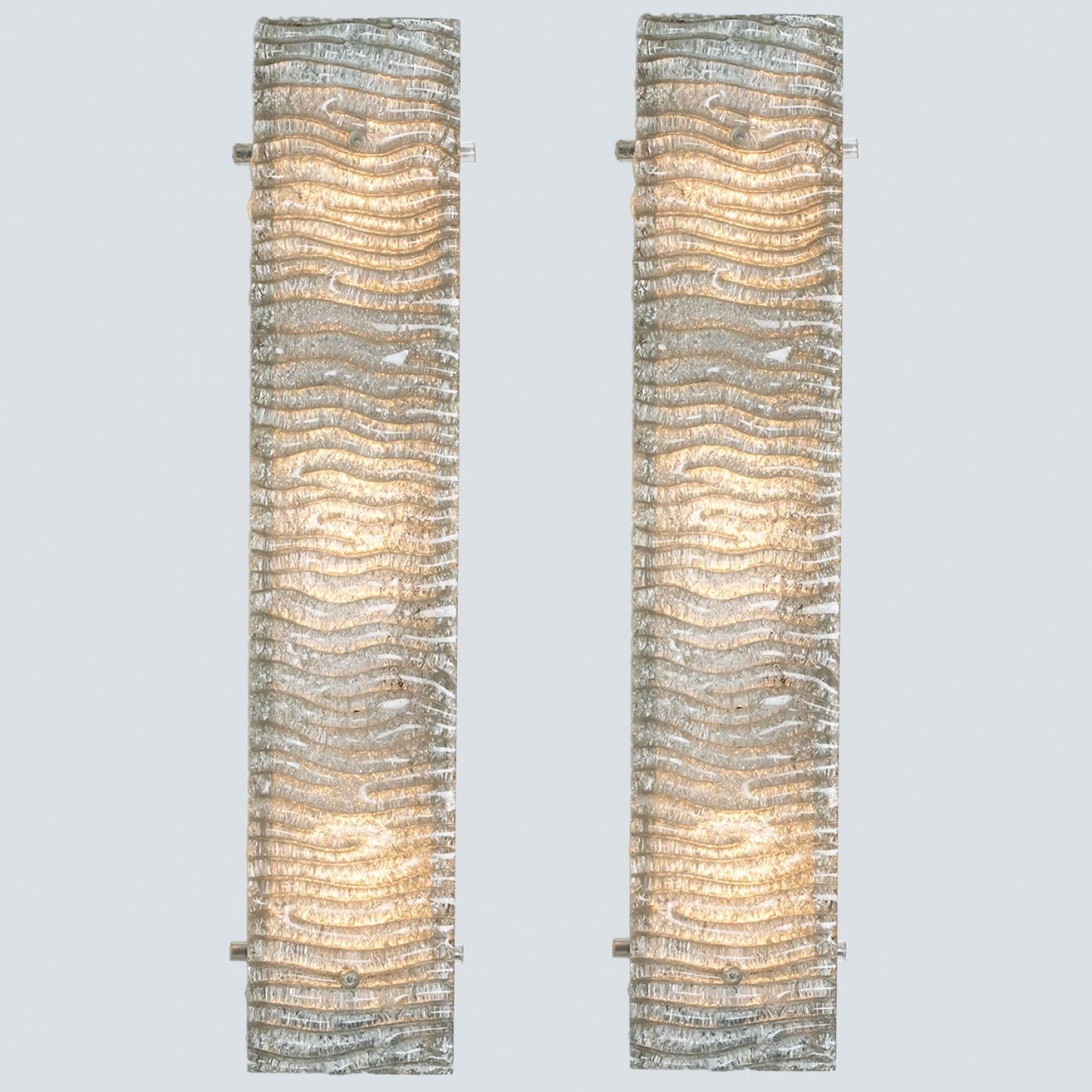 Mehrere XL-Wandleuchten aus strukturiertem Kaiser-Glas und weißem Metall (Mitte des 20. Jahrhunderts) im Angebot