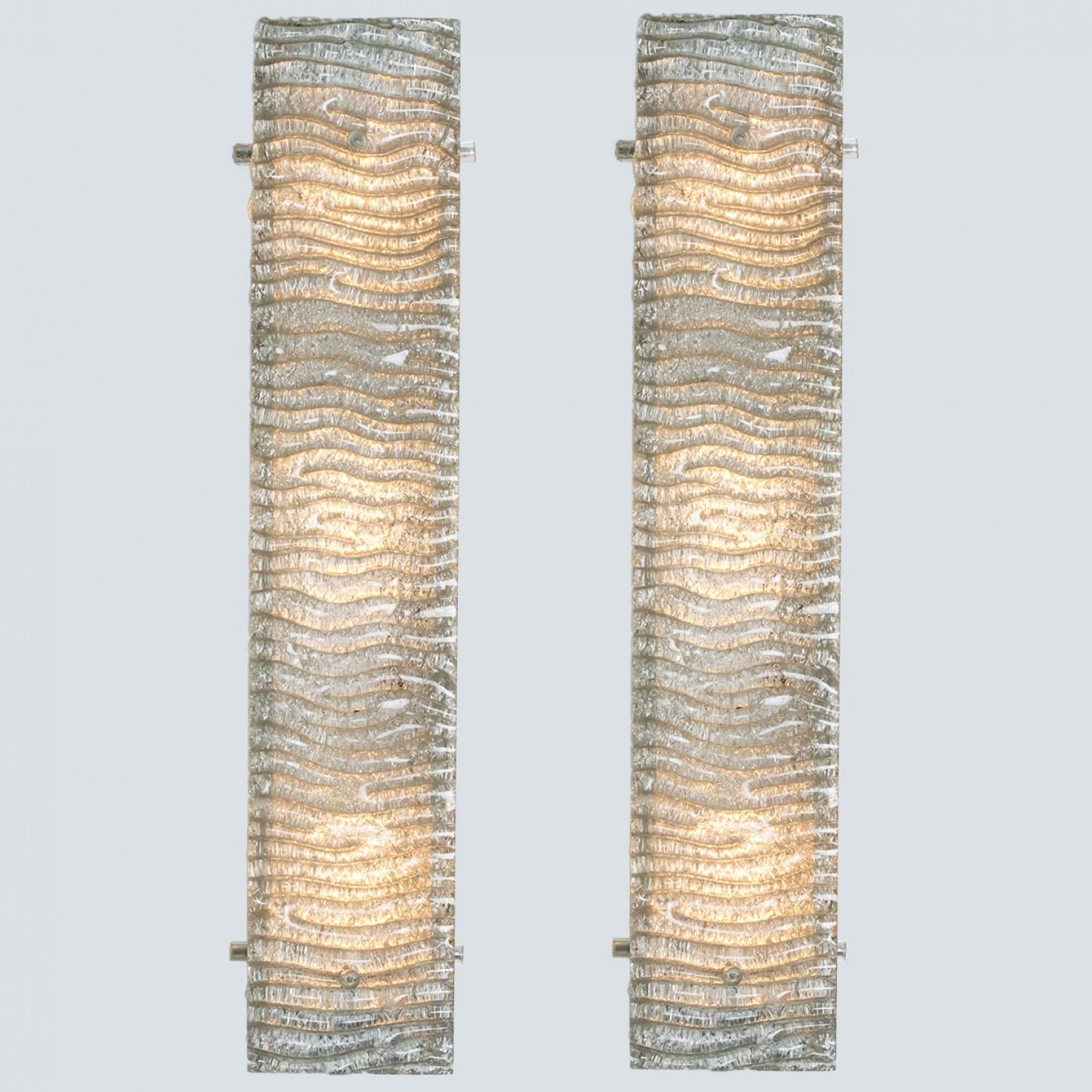 Ottone Diverse lampade da parete XL strutturate in vetro Kaiser e metallo bianco in vendita