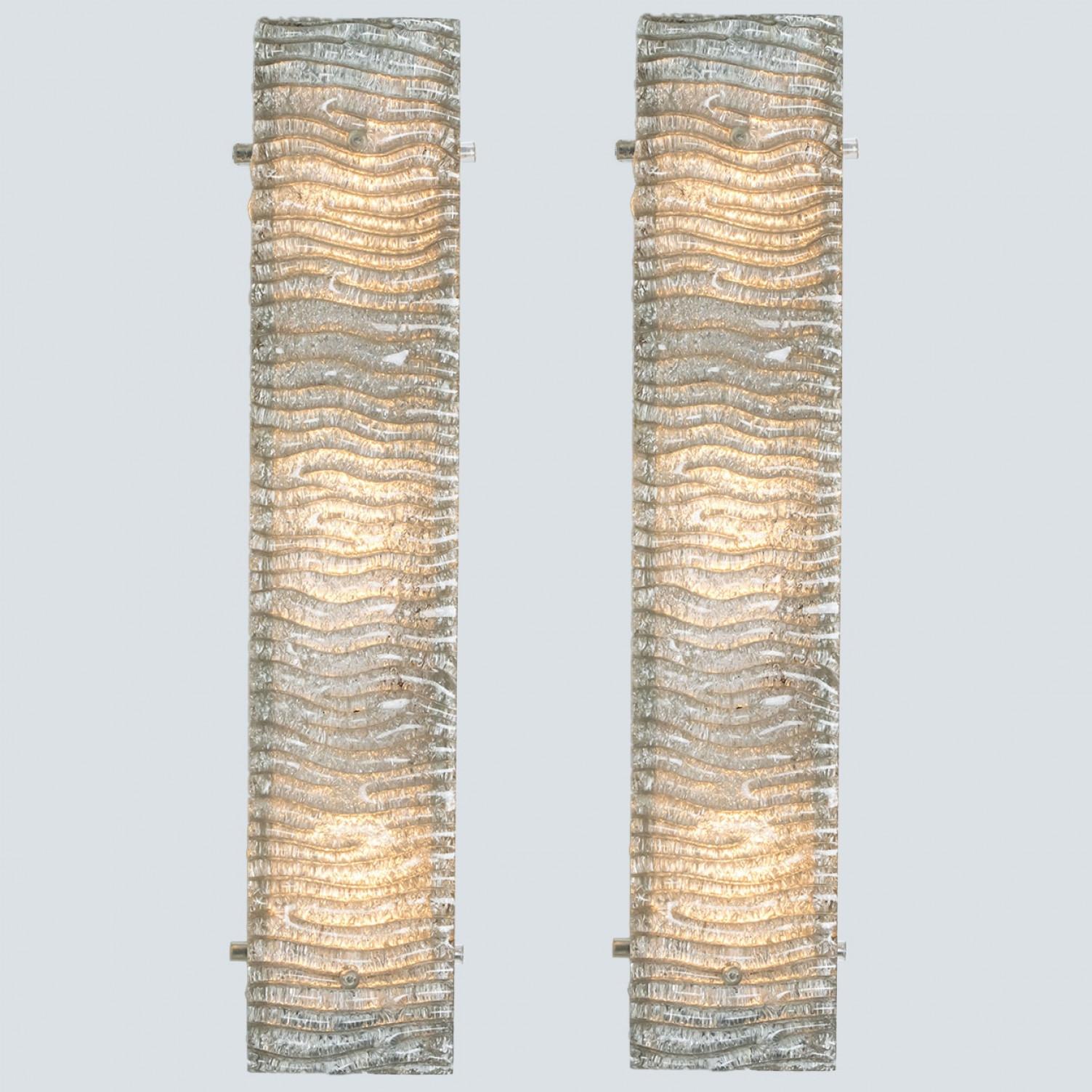 Laiton Plusieurs lampes murales XL structurées en verre Kaiser et métal blanc en vente