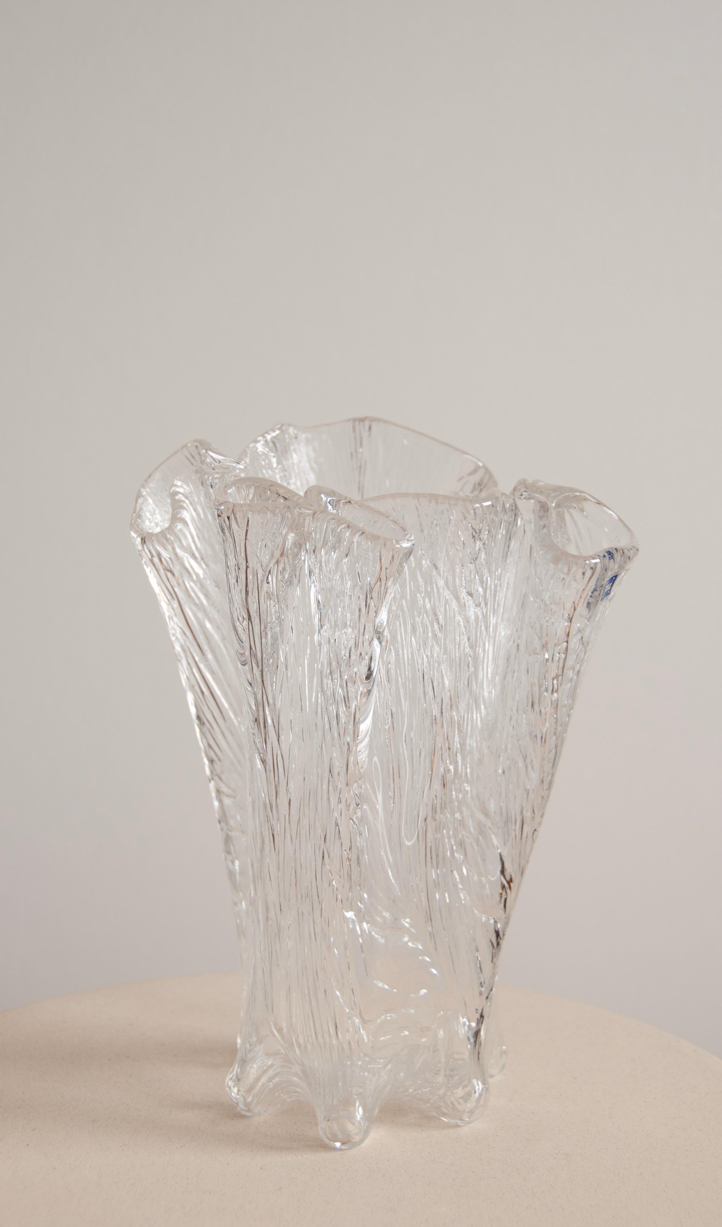 Severin Brørby's Iconic Furu Vase from Hadeland Glassworks

The Furu Vase:
This Furu vase is a timeless piece that highlights Severin Brørby's distinctive style. With its relief motif and robust execution, this vase is an impressive addition to any