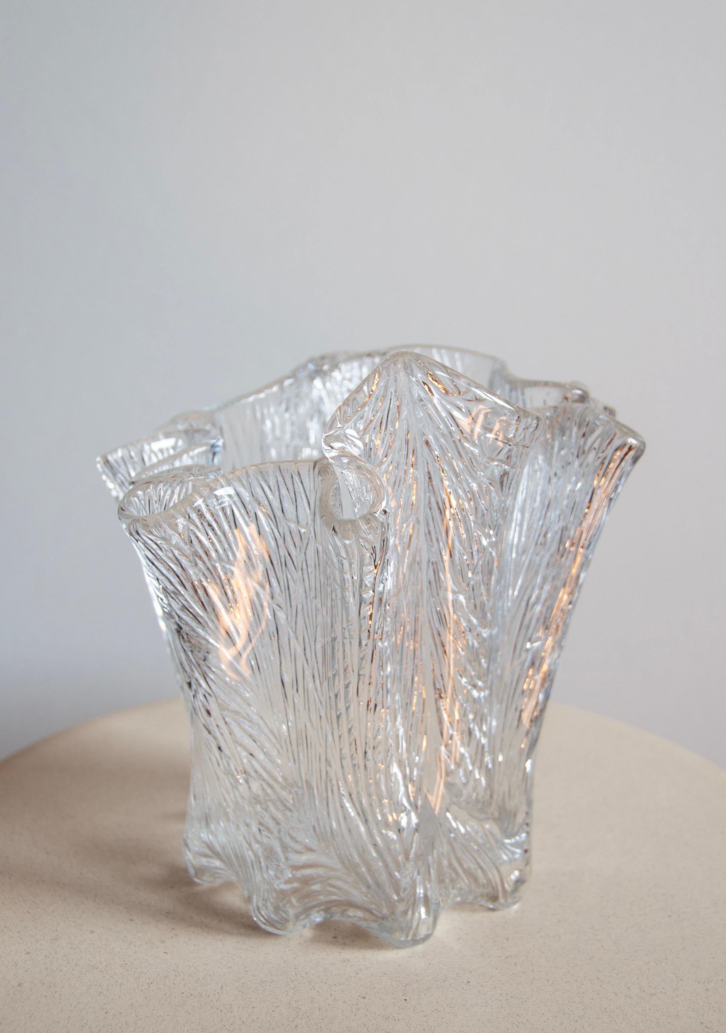 Severin Brørby's Iconic Furu Vase from Hadeland Glassworks

The Furu Vase:
This Furu vase is a timeless piece that highlights Severin Brørby's distinctive style. With its relief motif and robust execution, this vase is an impressive addition to any