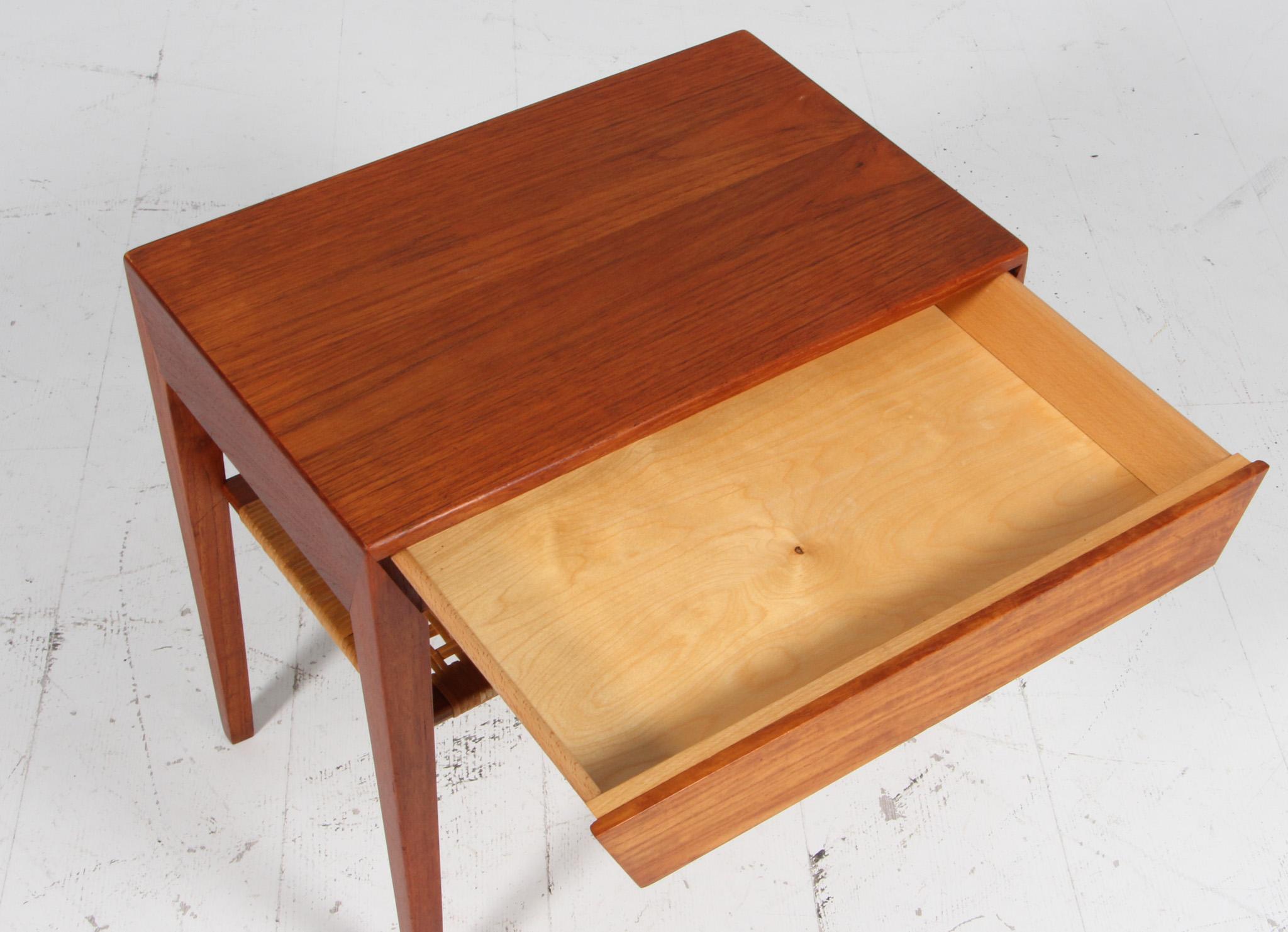 Severin Hansen Bedside Table by Haslev Møbelsnedkeri in Denmark In Excellent Condition For Sale In Esbjerg, DK