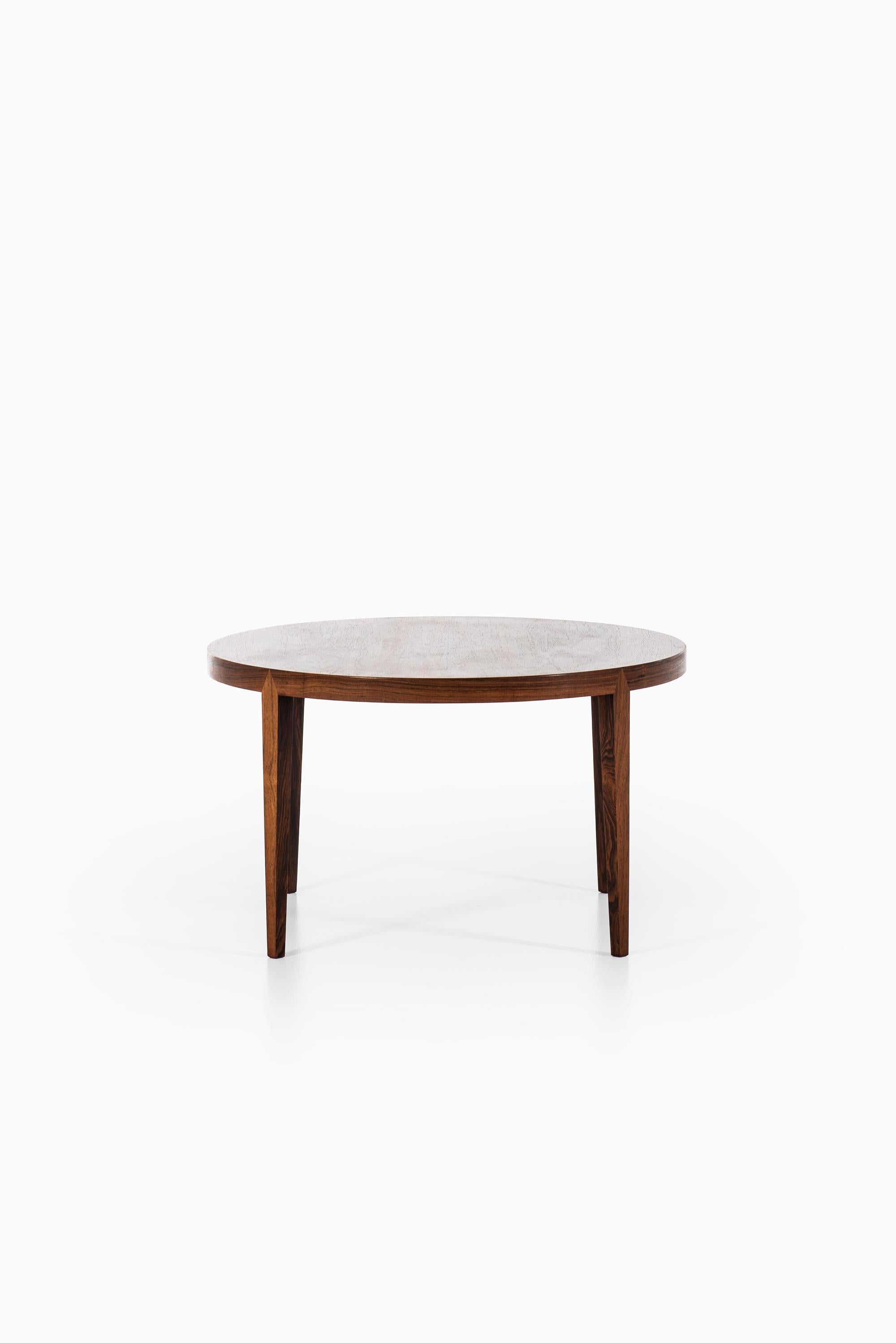 Rare coffee table designed by Severin Hansen. Produced by Haslev møbelsnedkeri in Denmark.