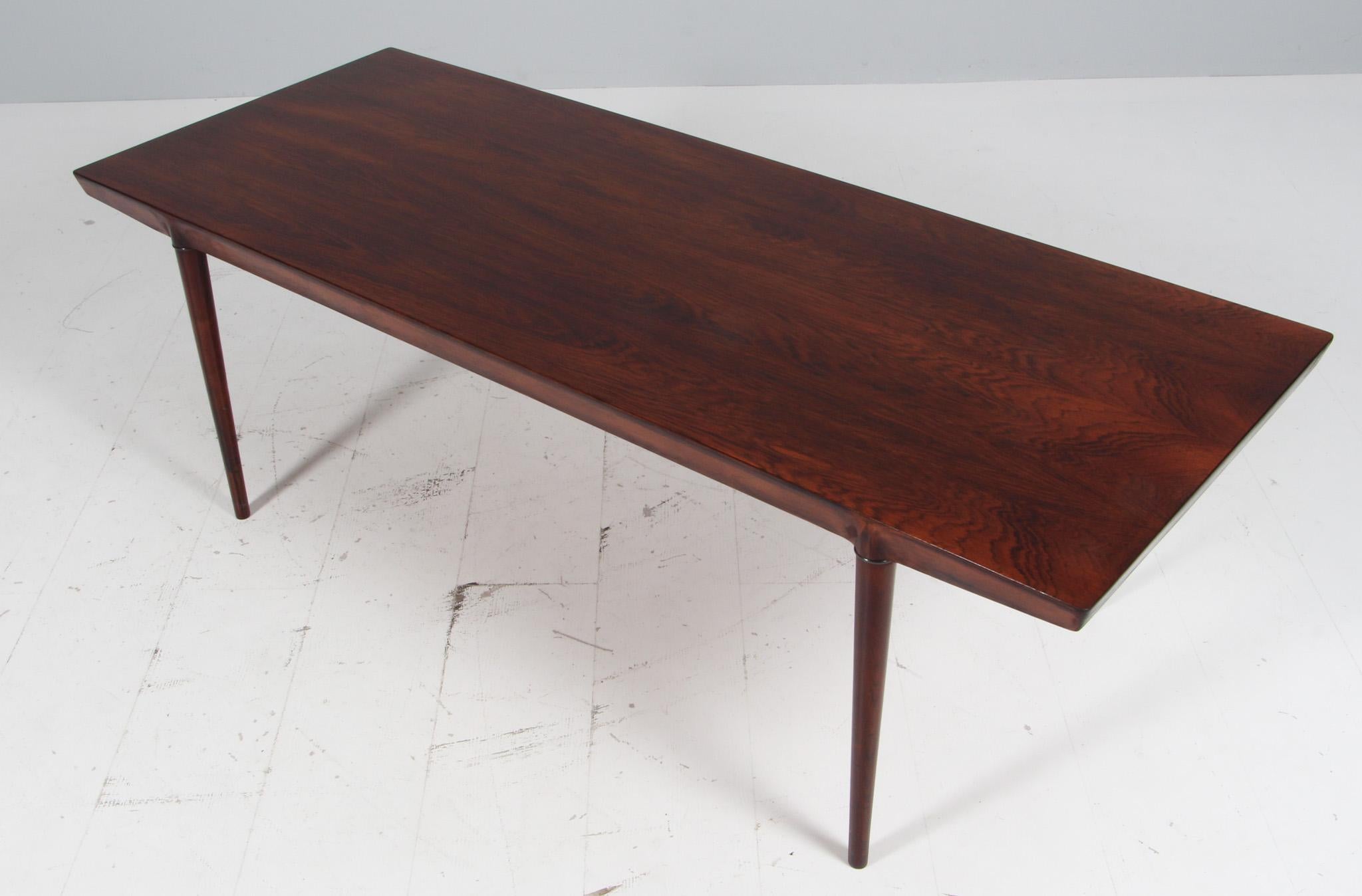 Erik Risager / Severin Hansen sofa table.

Rosewood veneer.

Made by Haslev Møbler, 1960s.