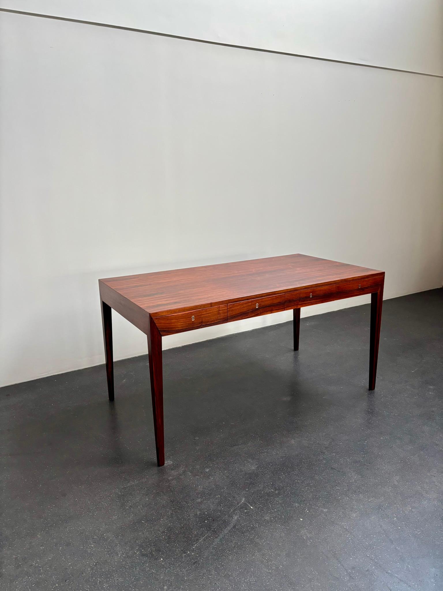 Scandinavo moderno Scrivania indipendente di Severin Hansen in palissandro per Haslev, anni '60 in vendita