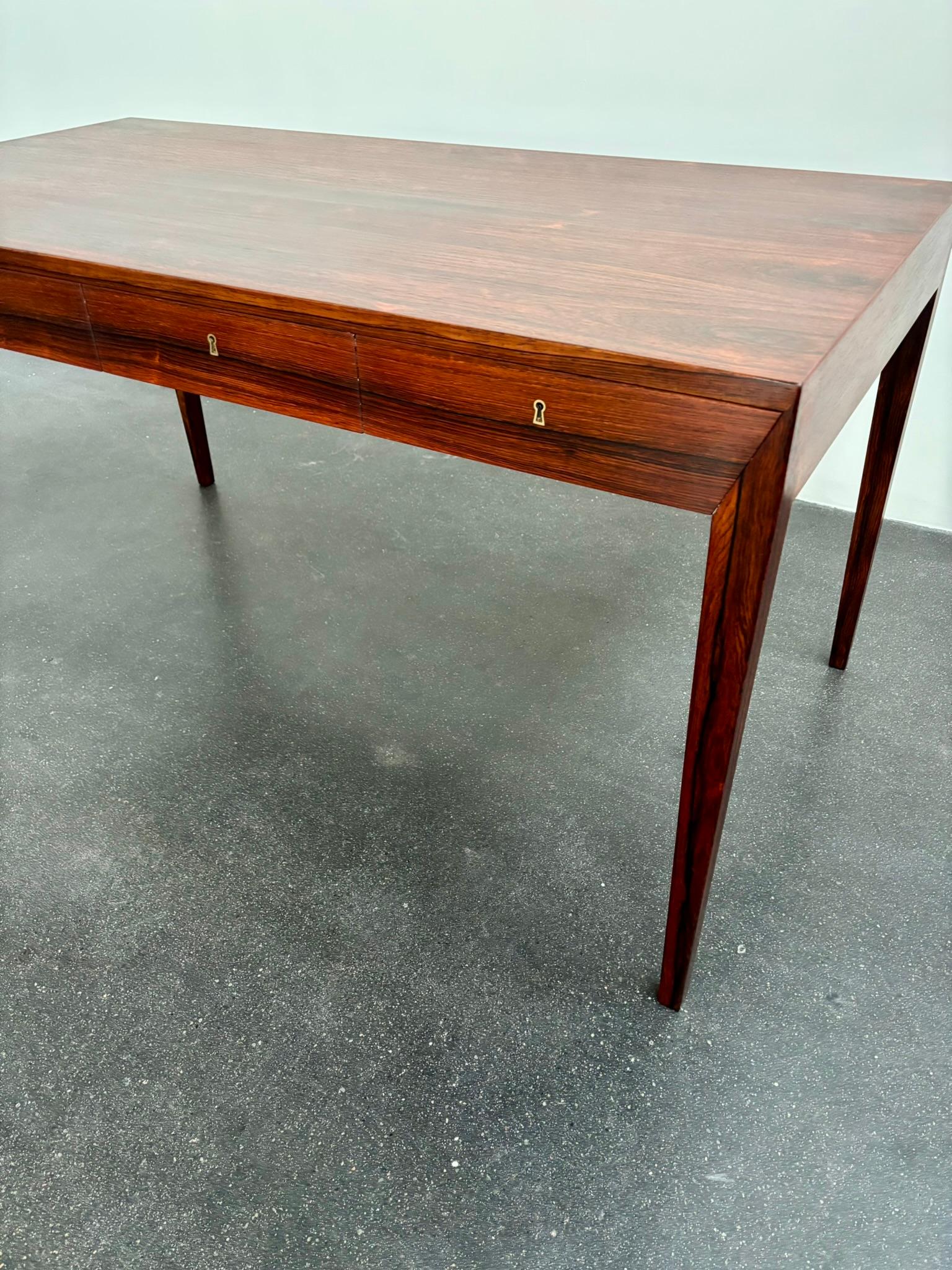 Scrivania indipendente di Severin Hansen in palissandro per Haslev, anni '60 In condizioni ottime in vendita a Copenhagen, DK