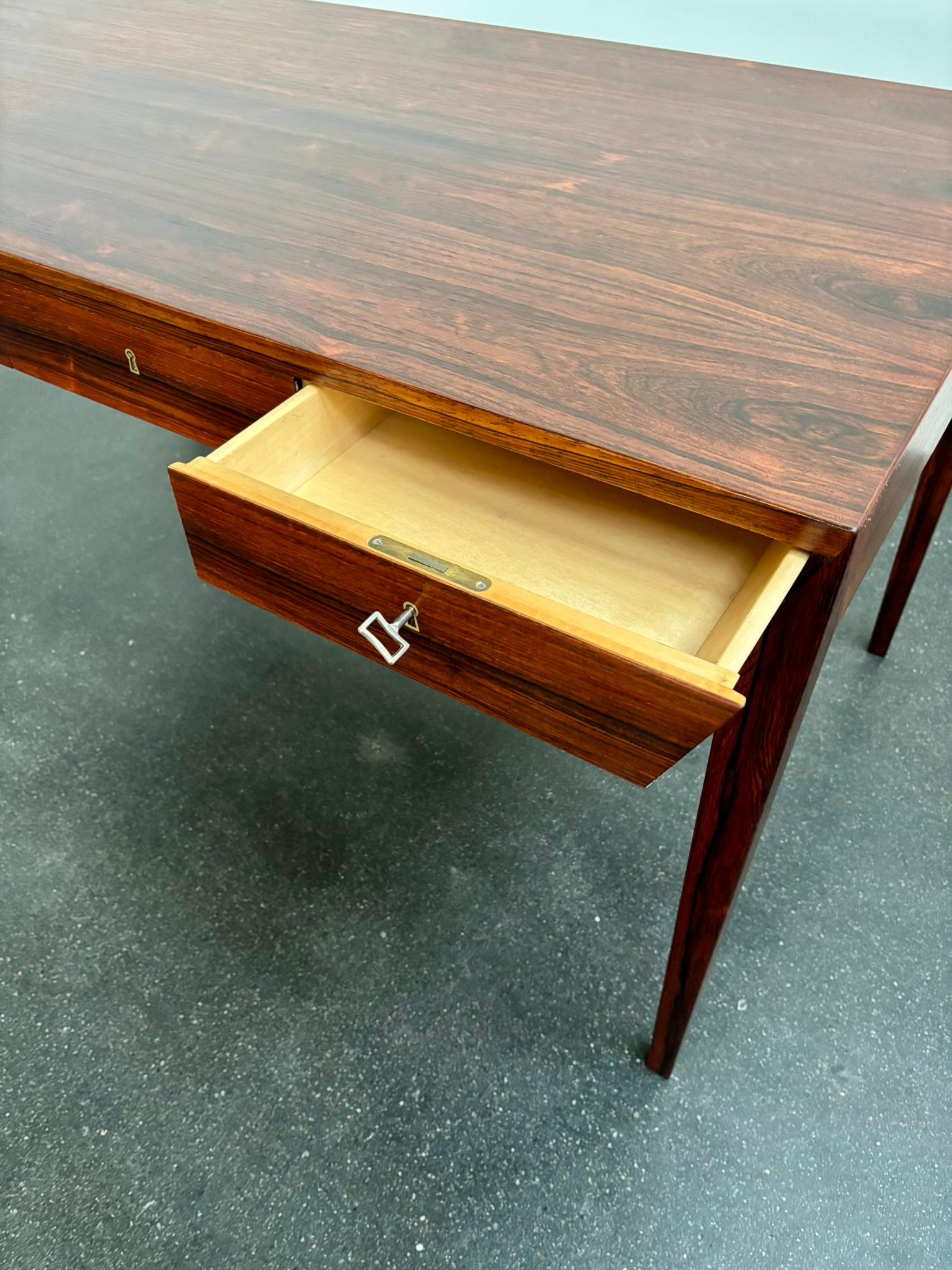 Palissandro Scrivania indipendente di Severin Hansen in palissandro per Haslev, anni '60 in vendita