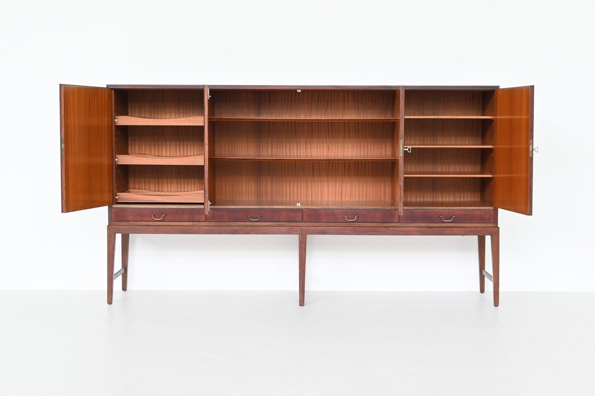 Scandinave moderne Buffet haut Severin Hansen en palissandre Haslev Møbelsnedkeri Danemark 1960 en vente
