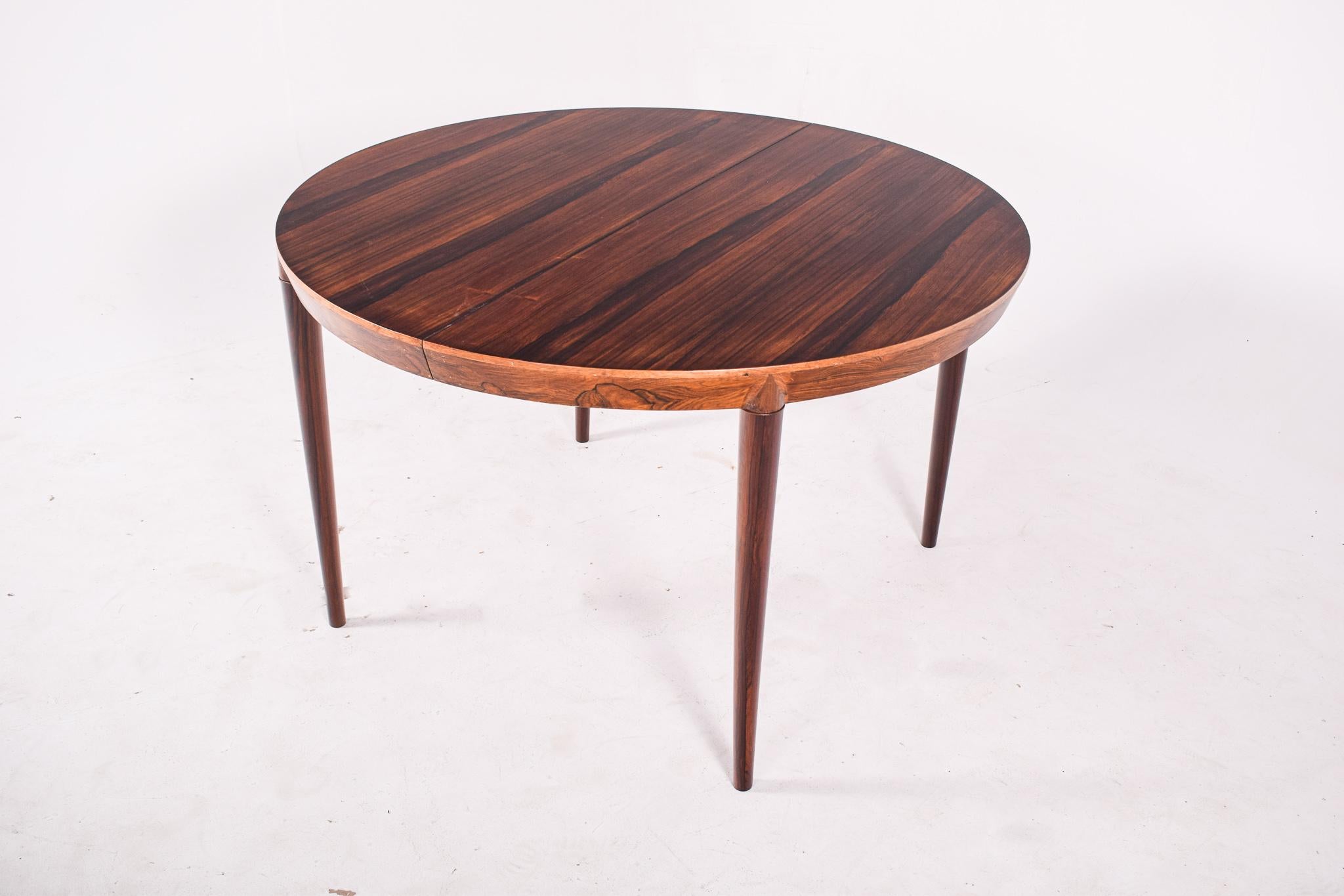 An elegant rosewood dining table by Severin Hansen Jr. for Haslev. This table features his hallmark angled joinery and comes with two leaves. The leaves have a slightly angled skirt like the table. The leaves measures 50 cm each.