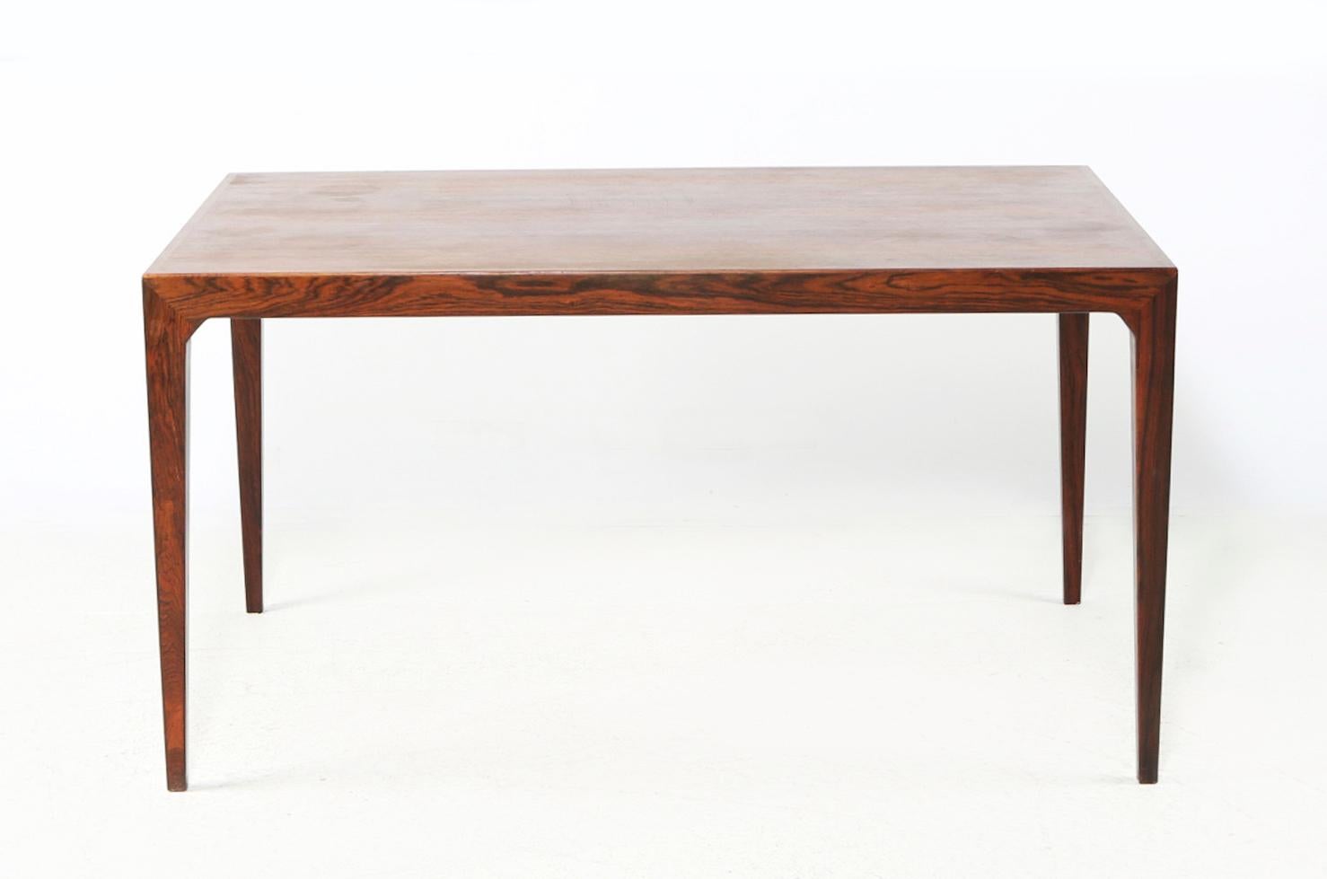 Severin Hansen Jr. Mid-Century Modern rosewood extendable dining table for Haslev Mobelfabrik
Measures: W. 140 cm (closed), 238 cm (open).