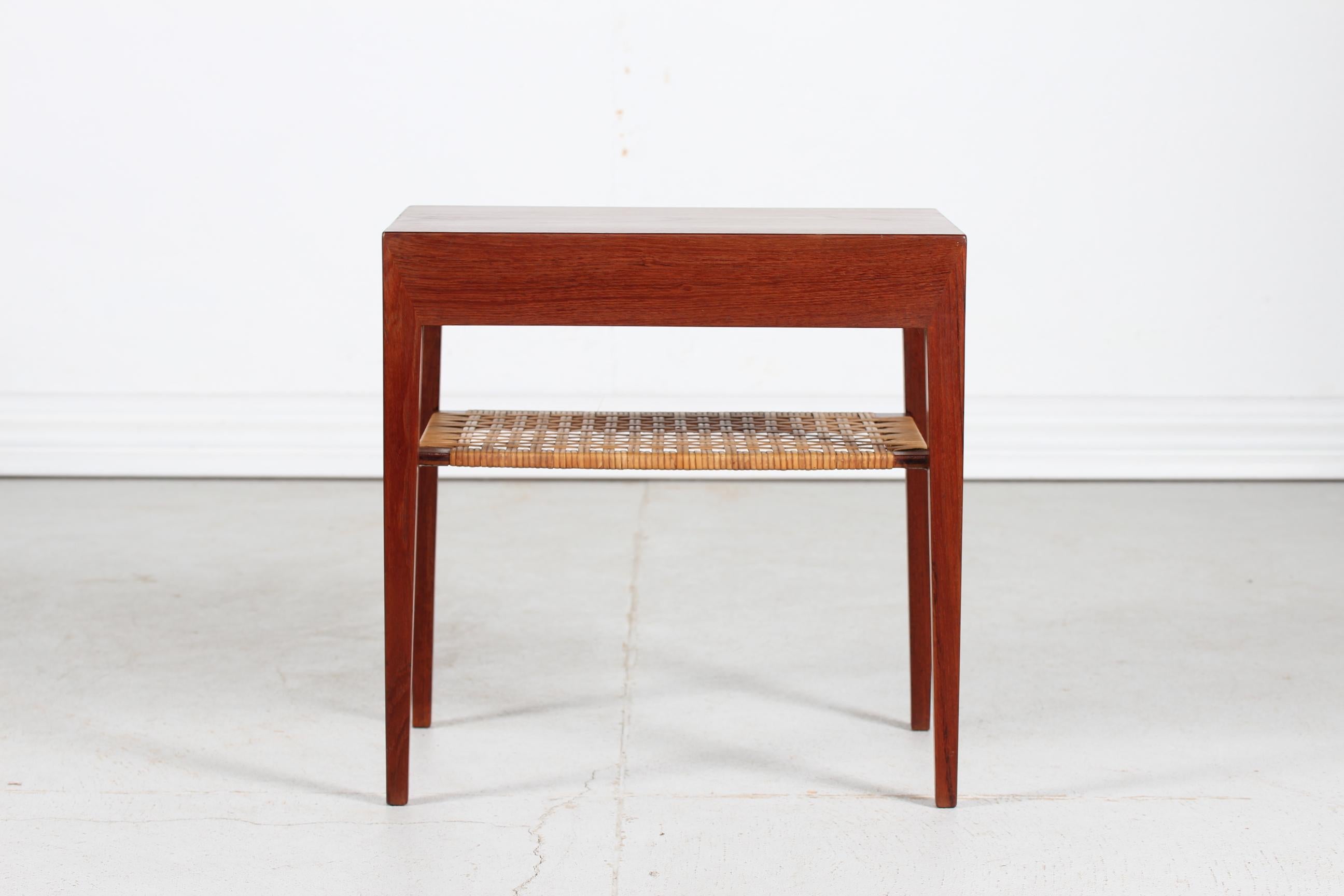 Danois Severin Hansen Jr. Table d'appoint en teck + rotin par Haslev Furniture, Danemark, années 1960 en vente